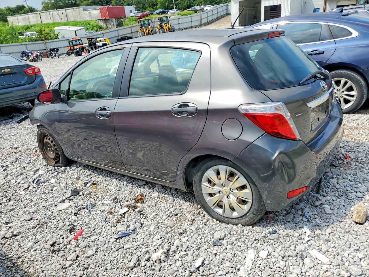 2012 Toyota Yaris 5-door Le Gray vin: JTDKTUD3XCD536933