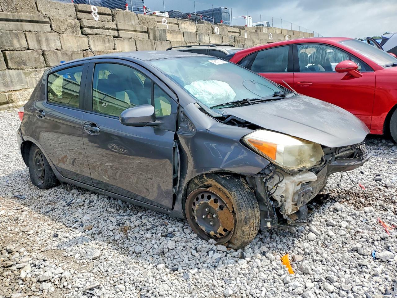 2012 Toyota Yaris 5-door Le Gray vin: JTDKTUD3XCD536933