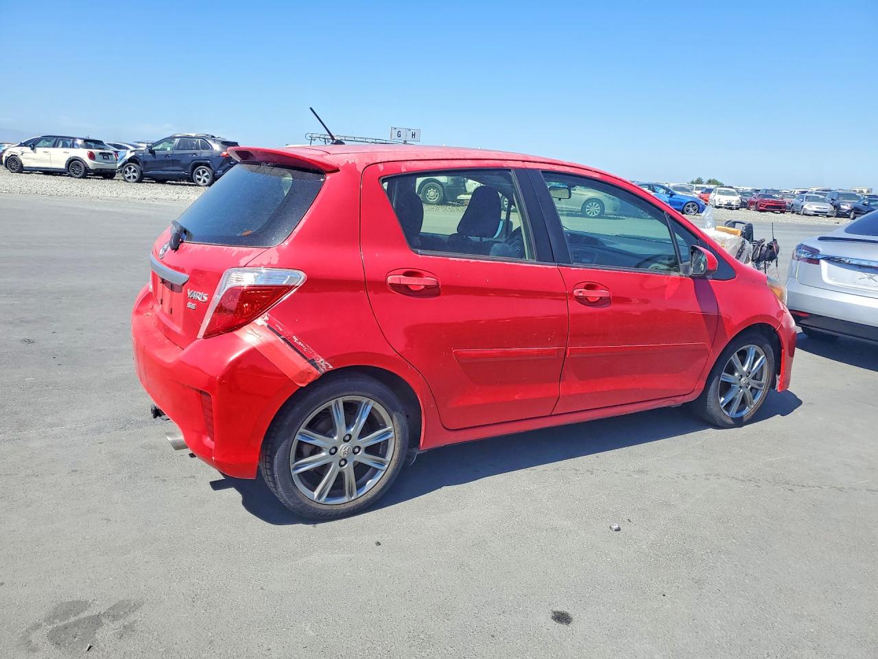 2012 Toyota Yaris 5-door Se Red vin: JTDKTUD3XCD541744