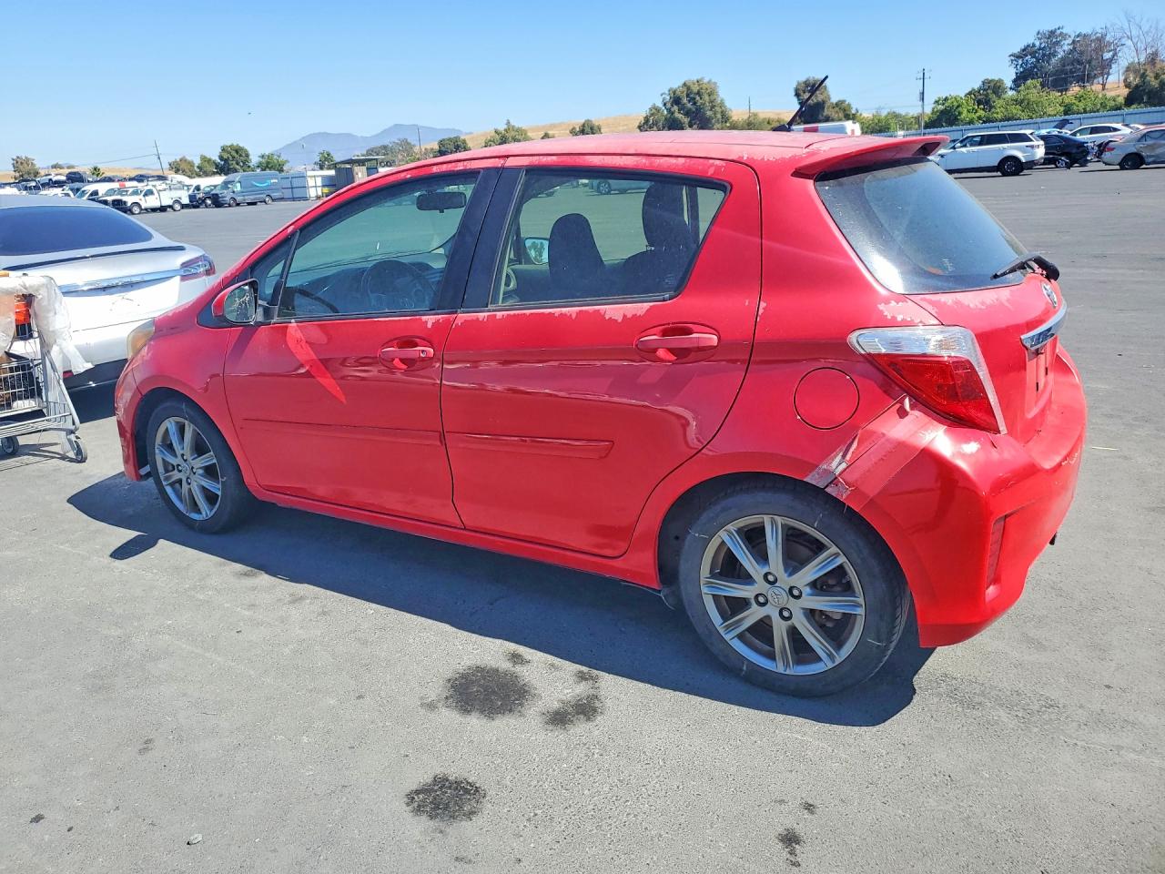 2012 Toyota Yaris 5-door Se Red vin: JTDKTUD3XCD541744