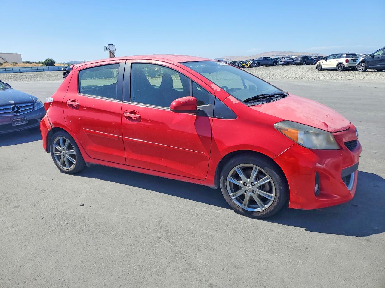2012 Toyota Yaris 5-door Se Red vin: JTDKTUD3XCD541744