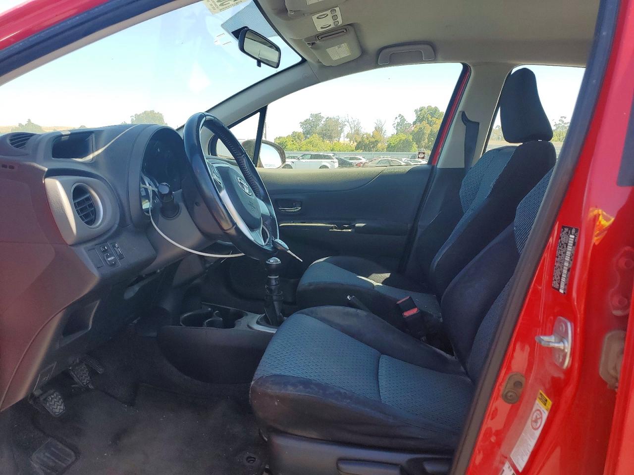 2012 Toyota Yaris 5-door Se Red vin: JTDKTUD3XCD541744