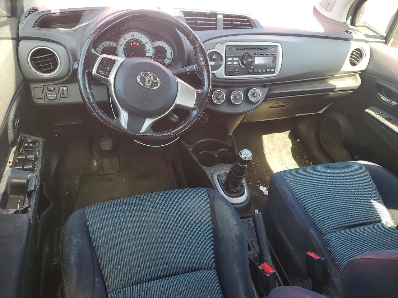 2012 Toyota Yaris 5-door Se Red vin: JTDKTUD3XCD541744