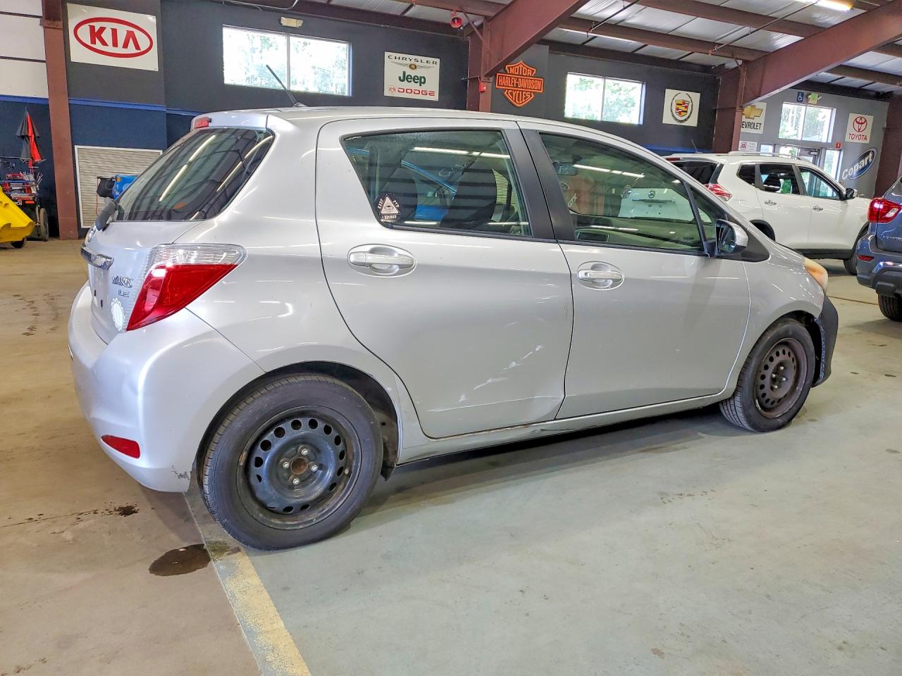 2013 Toyota Yaris 5-door Le Silver vin: JTDKTUD3XDD543043