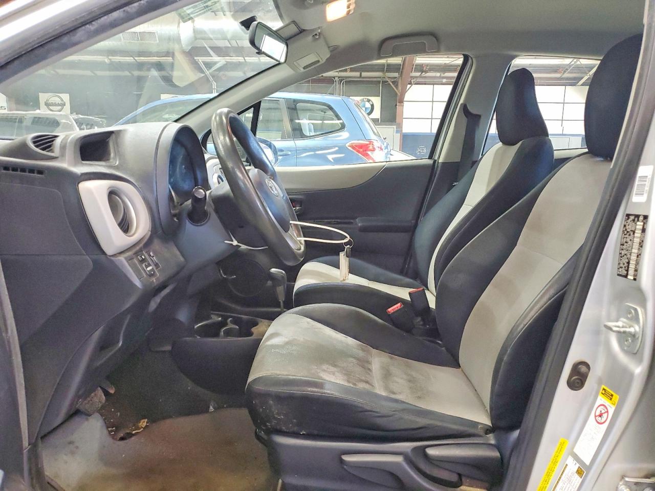 2013 Toyota Yaris 5-door Le Silver vin: JTDKTUD3XDD543043