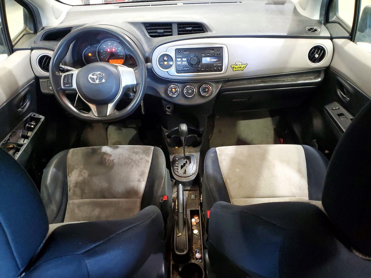 2013 Toyota Yaris 5-door Le Silver vin: JTDKTUD3XDD543043