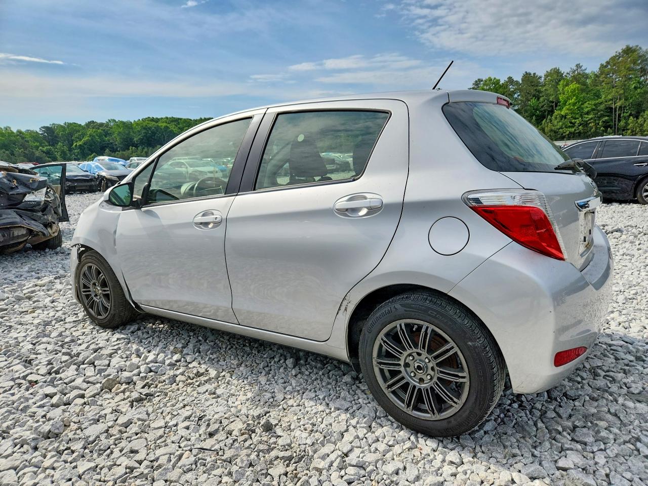 2013 Toyota Yaris 5-door Le Silver vin: JTDKTUD3XDD543219