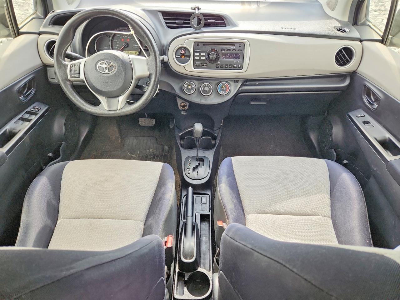 2013 Toyota Yaris 5-door Le Silver vin: JTDKTUD3XDD543219