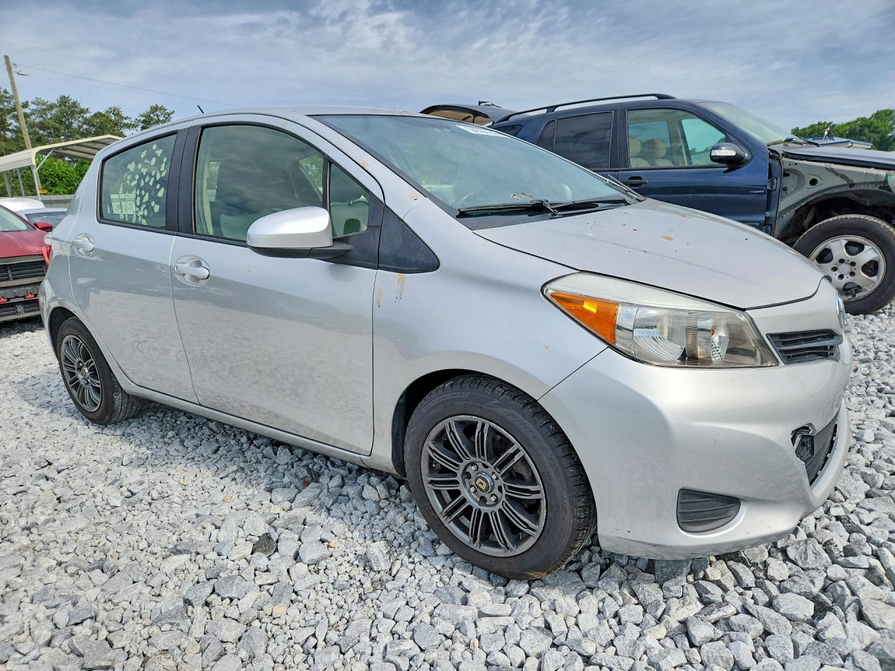 2013 Toyota Yaris 5-door Le Silver vin: JTDKTUD3XDD543219