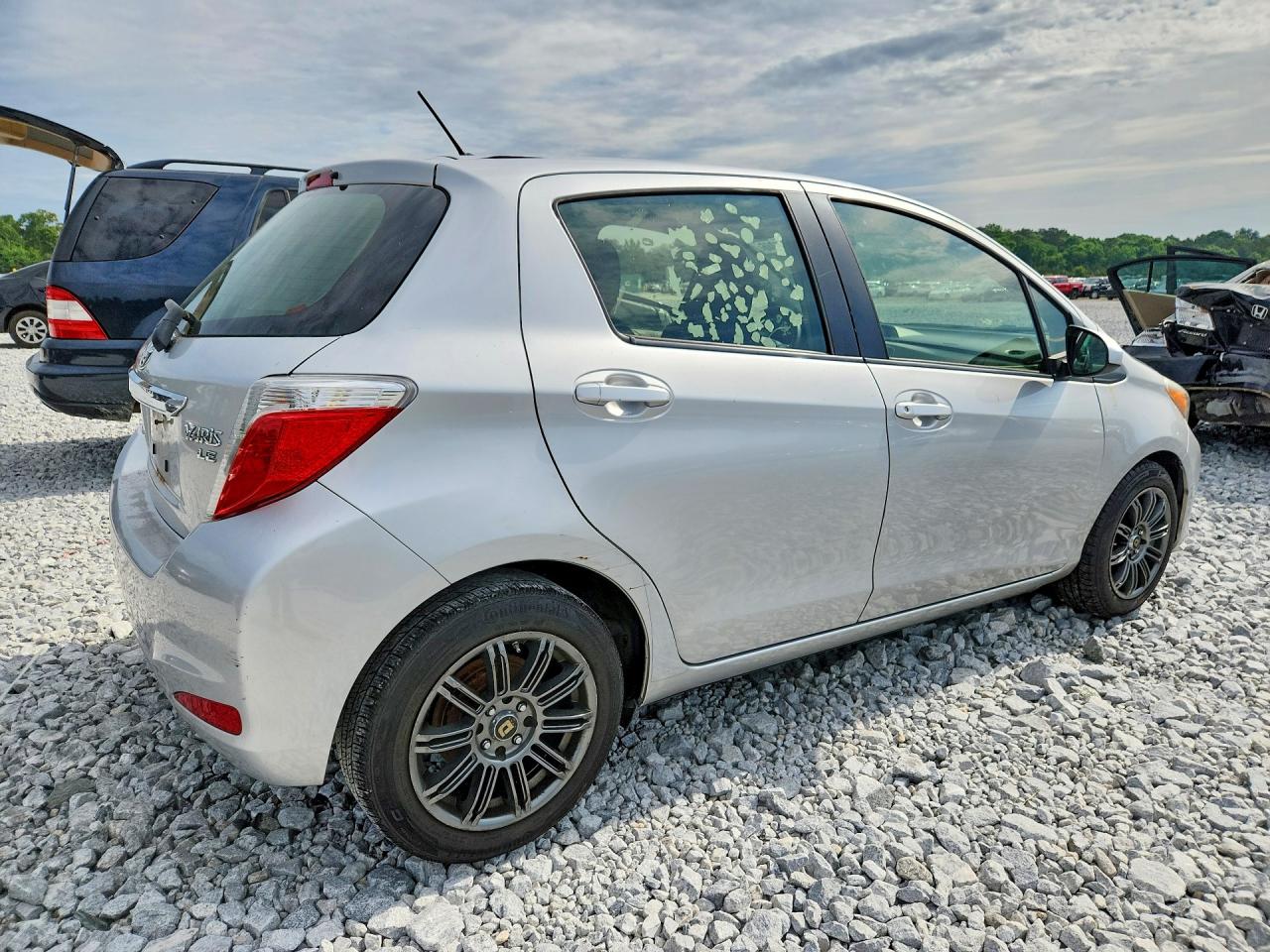 2013 Toyota Yaris 5-door Le Silver vin: JTDKTUD3XDD543219