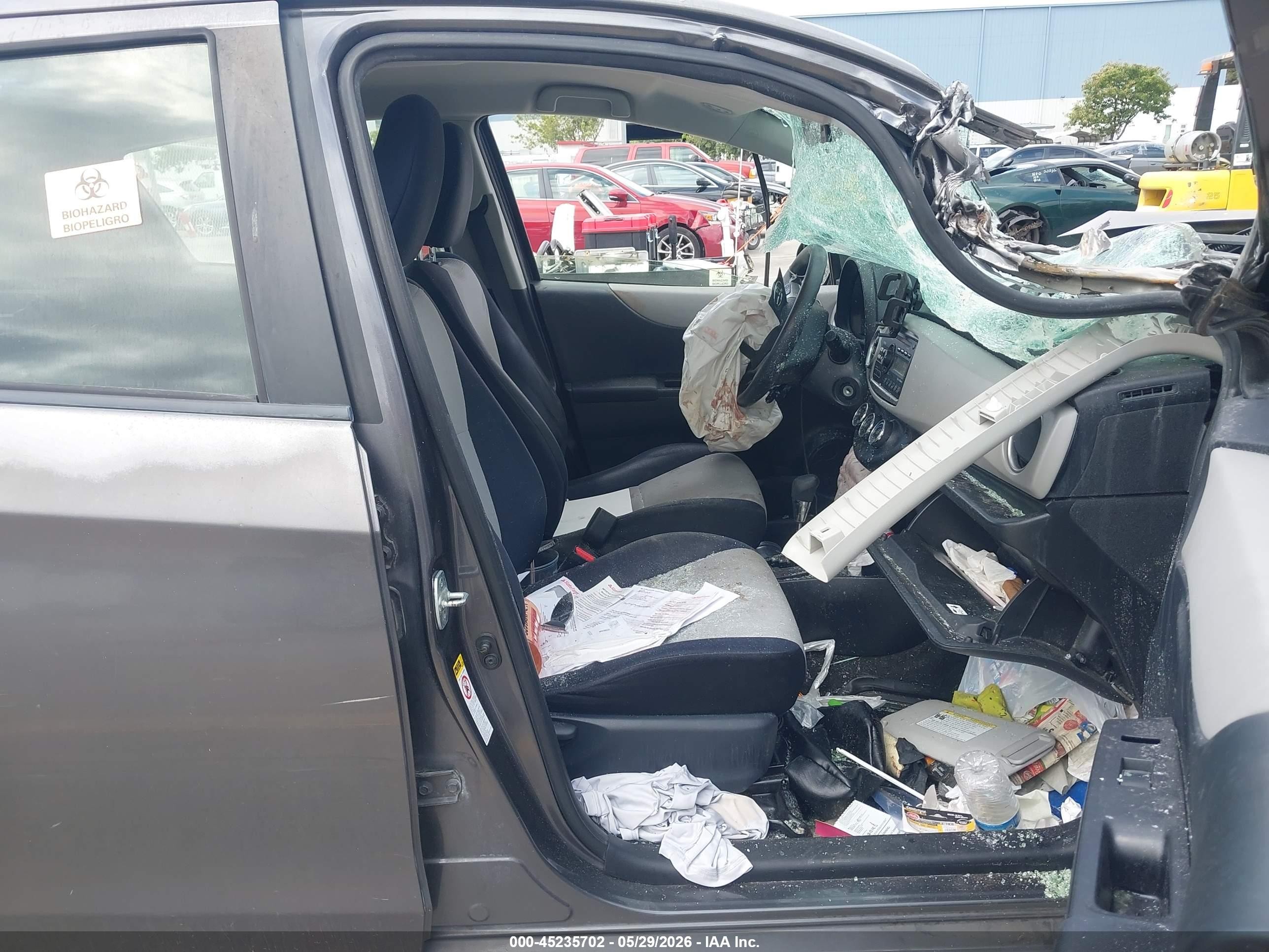 2013 Toyota Yaris Le Серый vin: JTDKTUD3XDD553202