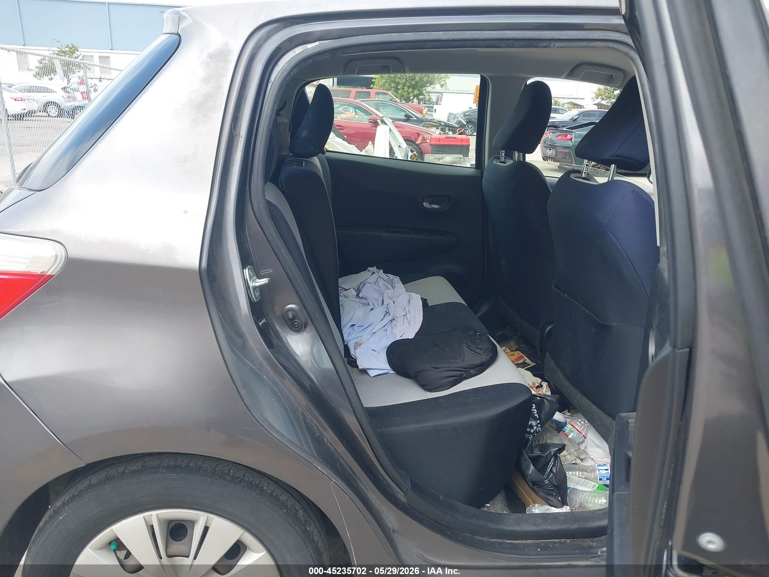 2013 Toyota Yaris Le Серый vin: JTDKTUD3XDD553202