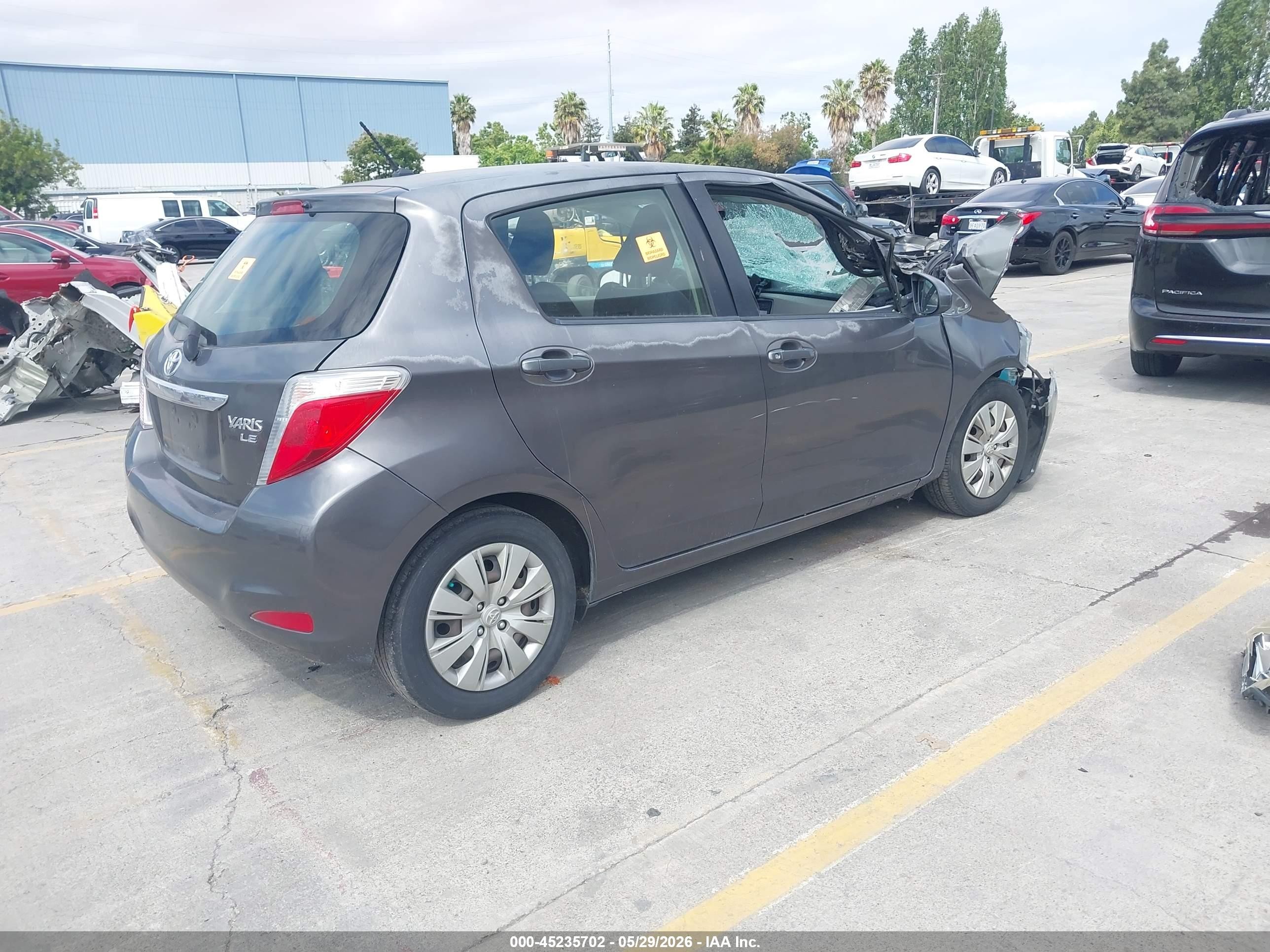 2013 Toyota Yaris Le Серый vin: JTDKTUD3XDD553202