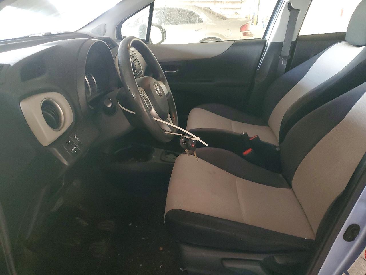2013 Toyota Yaris 5-door Le Blue vin: JTDKTUD3XDD568556