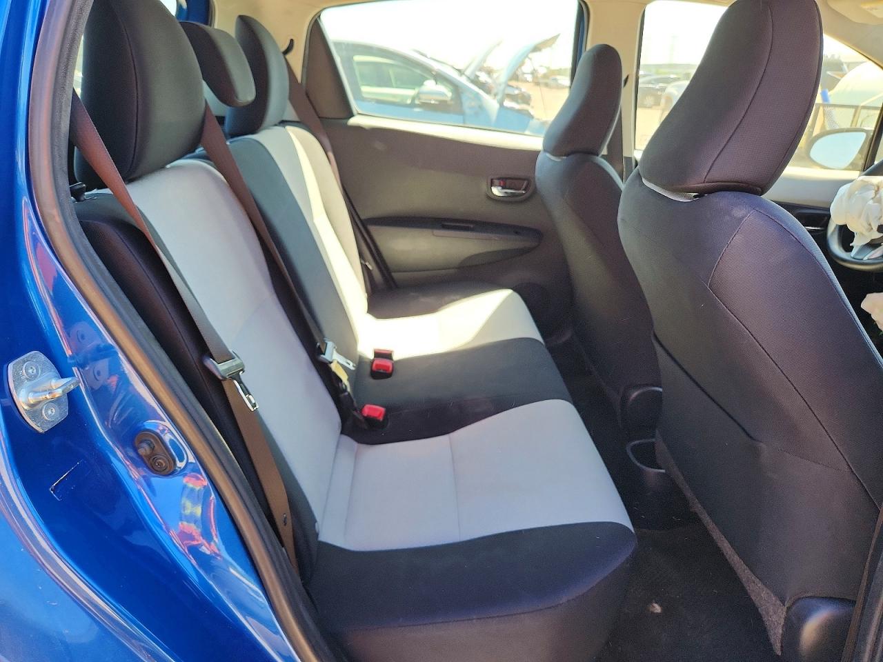 2014 Toyota Yaris 5-door Le Blue vin: JTDKTUD3XED591997