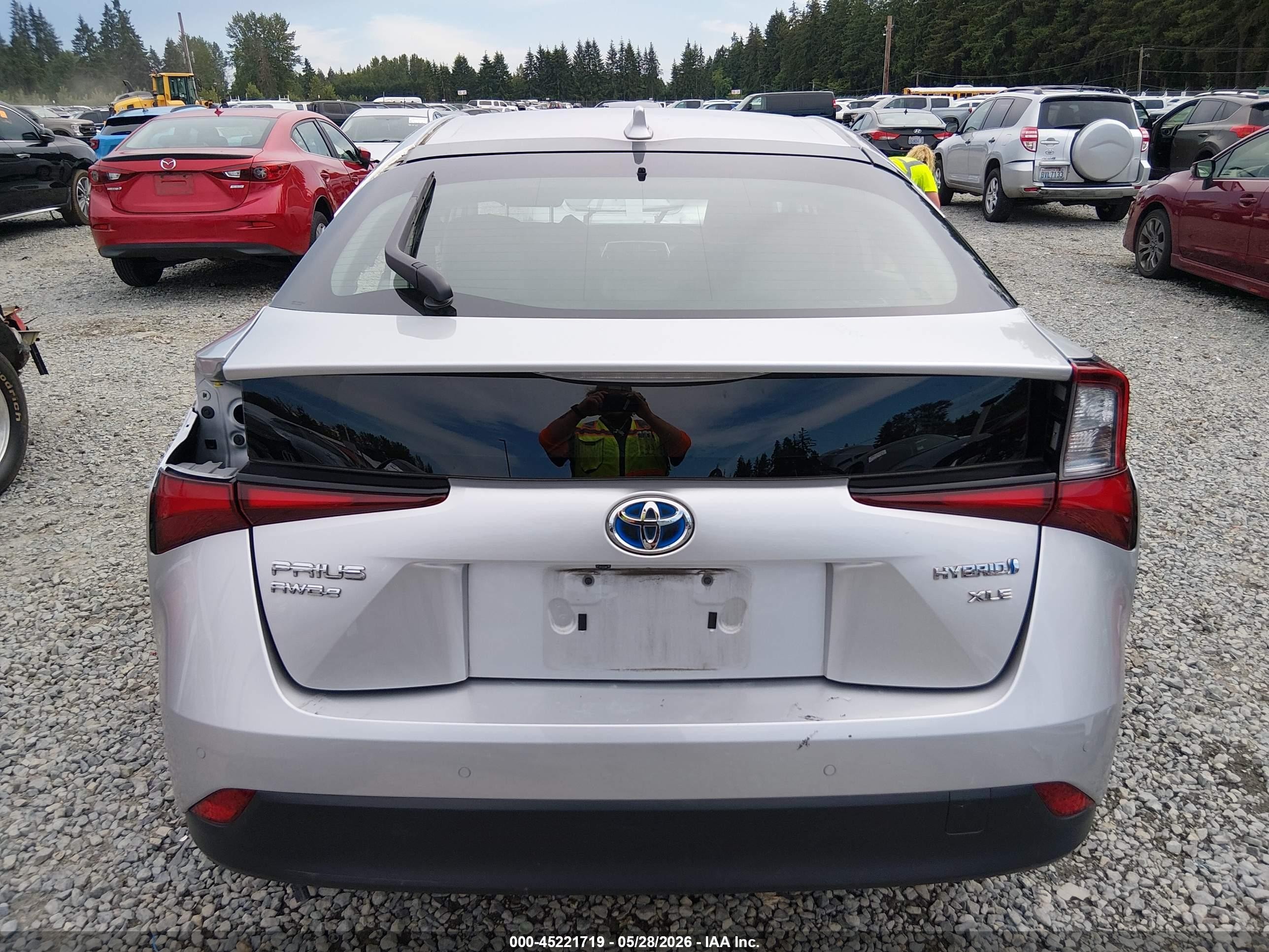 2021 Toyota Prius Xle Awd-e Silver vin: JTDL9MFU6M3025624