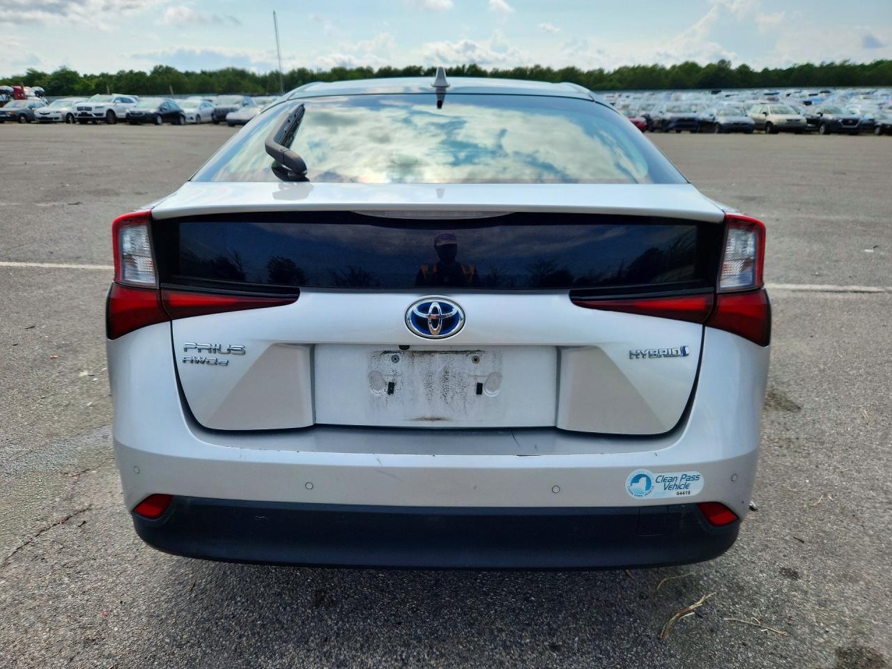 2021 Toyota Prius Le Awd-e Серебряный vin: JTDL9MFU8M3028332