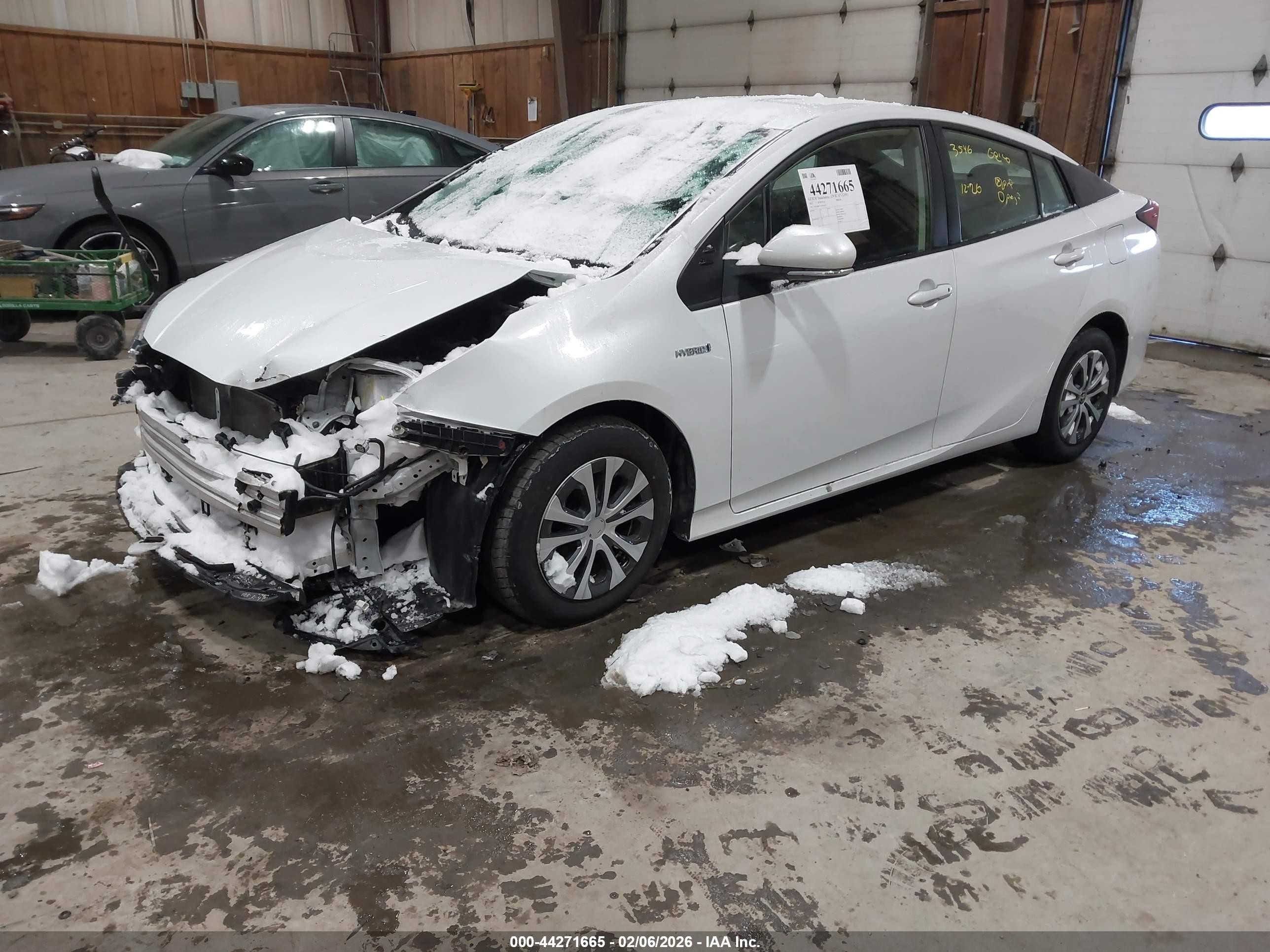 2022 Toyota Prius Le Awd-e White vin: JTDL9MFUXN3032691