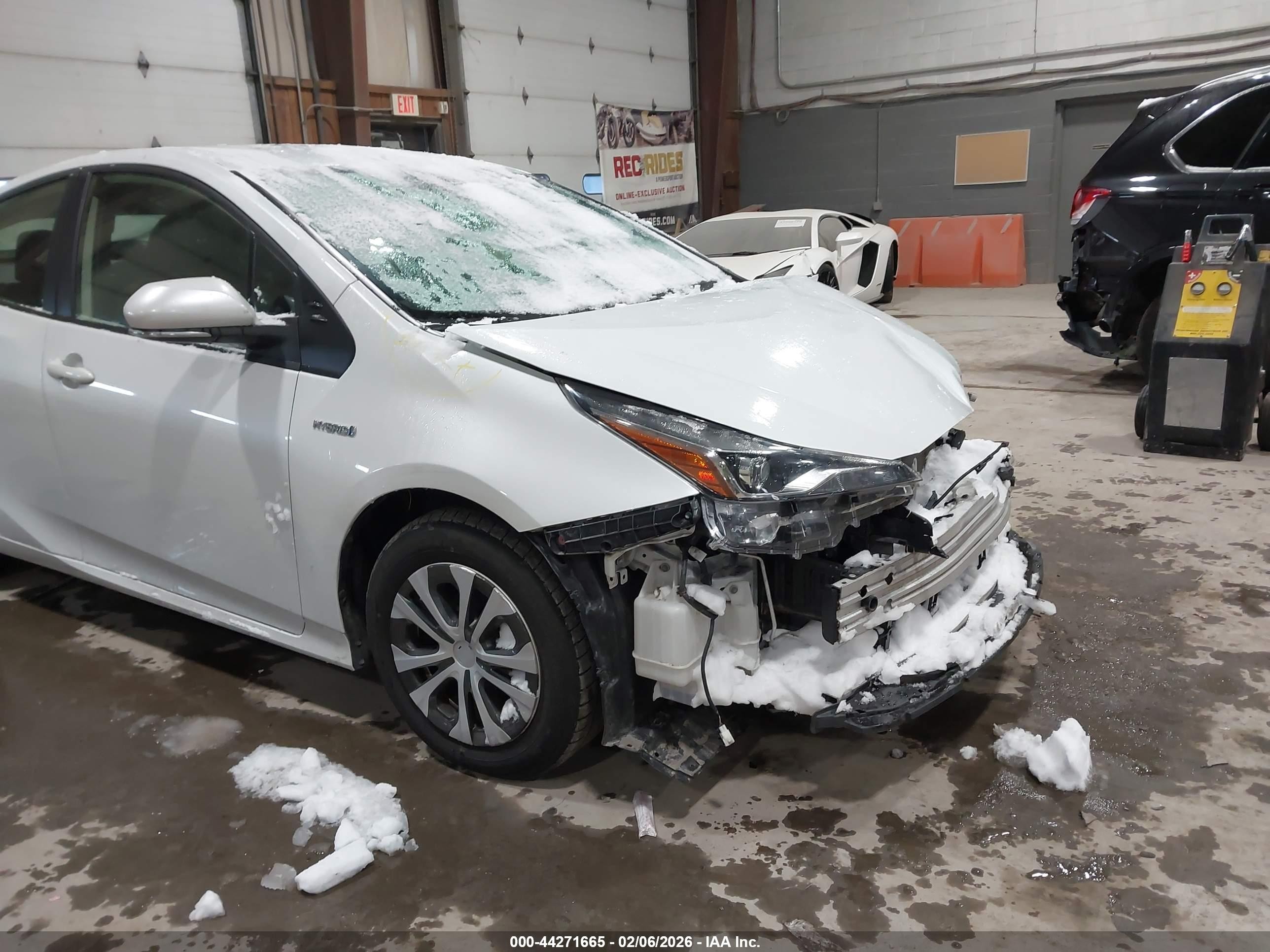 2022 Toyota Prius Le Awd-e White vin: JTDL9MFUXN3032691