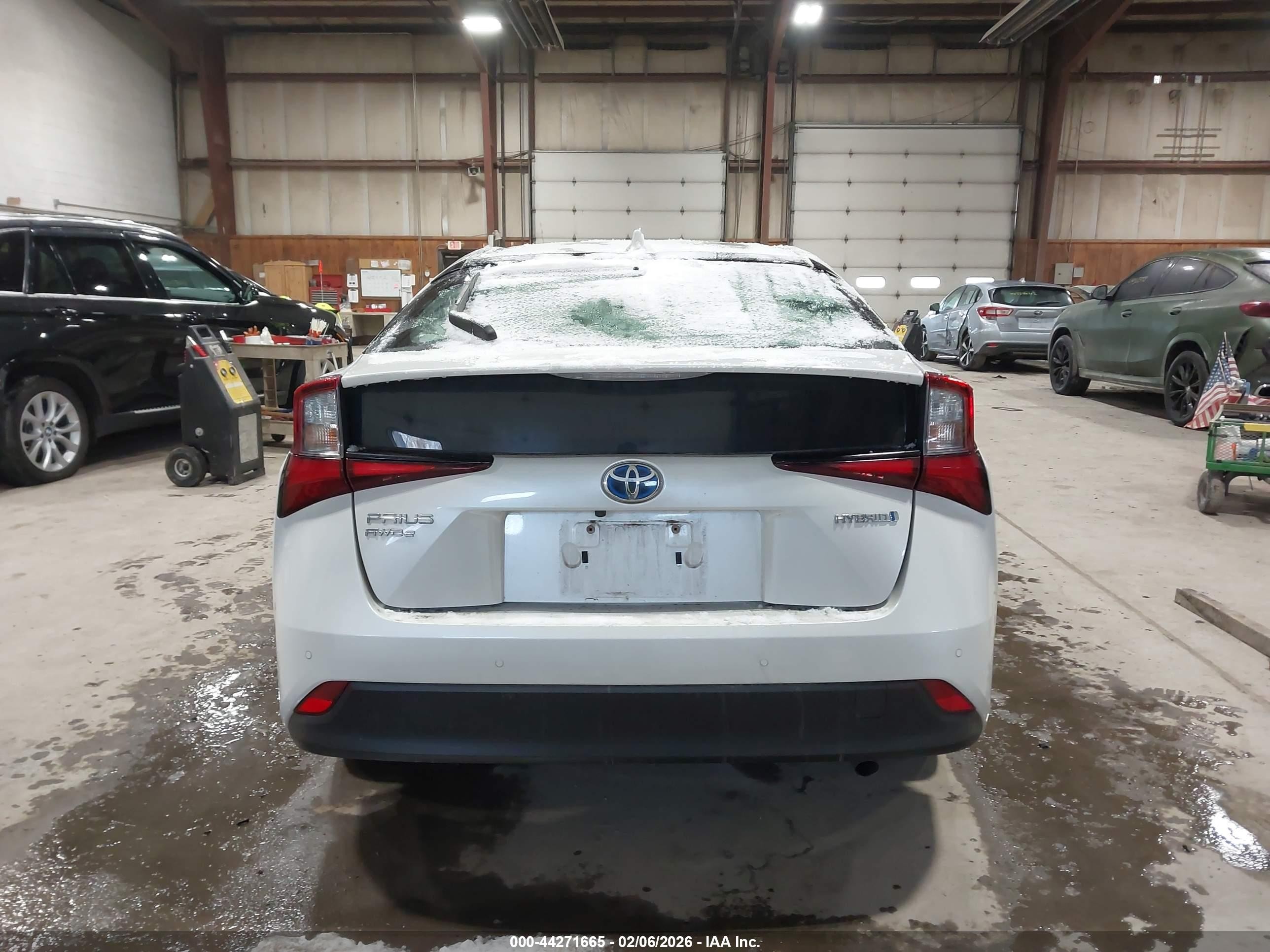 2022 Toyota Prius Le Awd-e White vin: JTDL9MFUXN3032691
