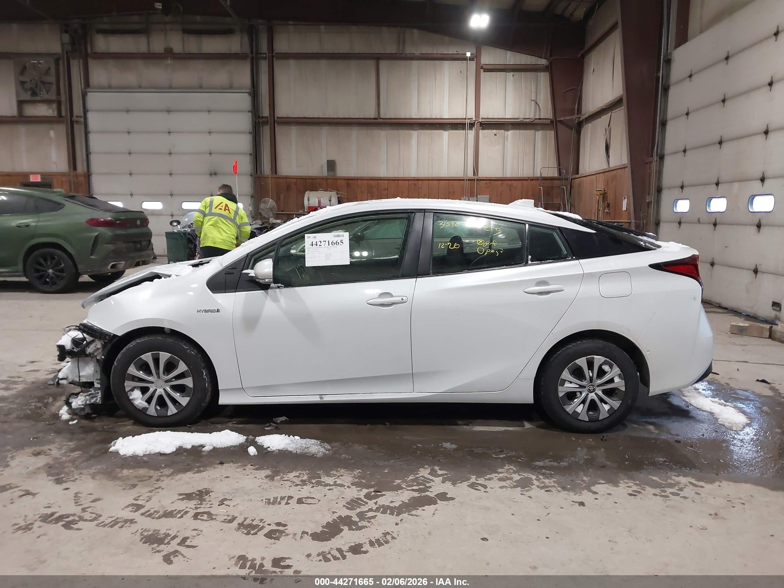 2022 Toyota Prius Le Awd-e White vin: JTDL9MFUXN3032691