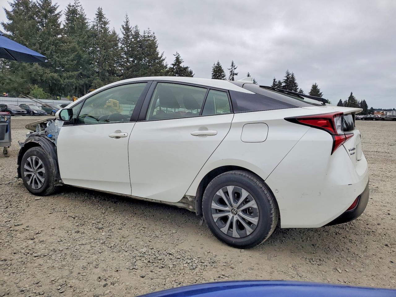 2019 Toyota Prius Le Awd-e White vin: JTDL9RFU2K3002447