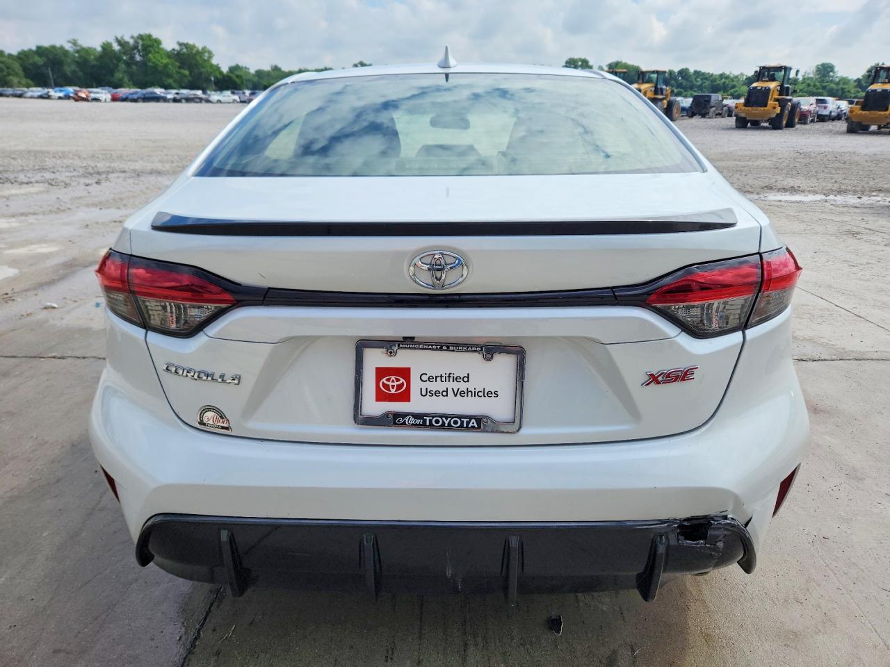 2024 Toyota Corolla Xse White vin: JTDT4MCE9RJ105482