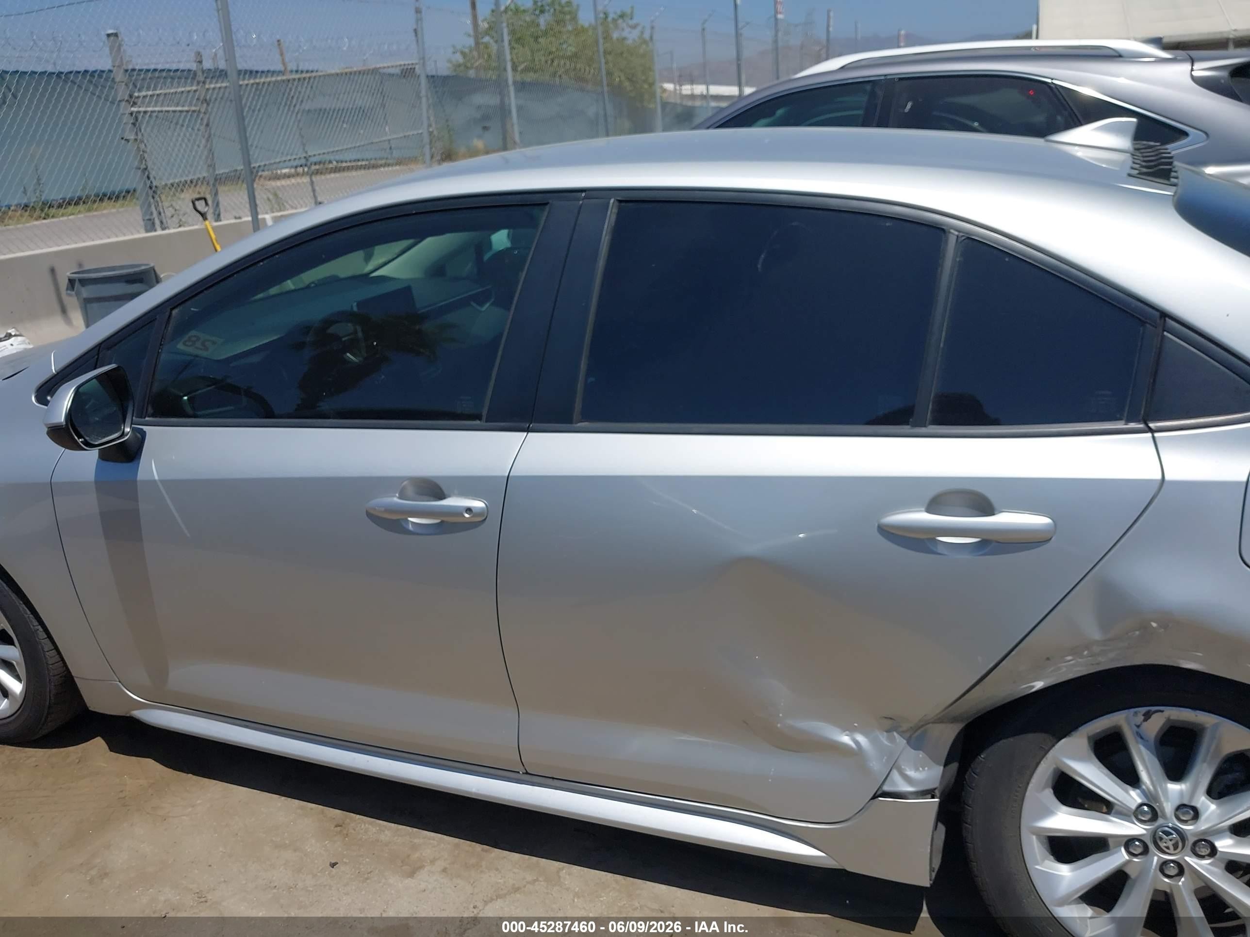 2021 Toyota Corolla Le Gray vin: JTDVPMAE2MJ129294