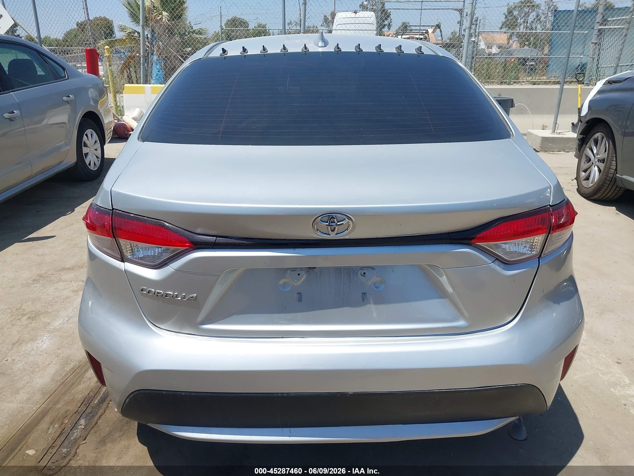 2021 Toyota Corolla Le Gray vin: JTDVPMAE2MJ129294