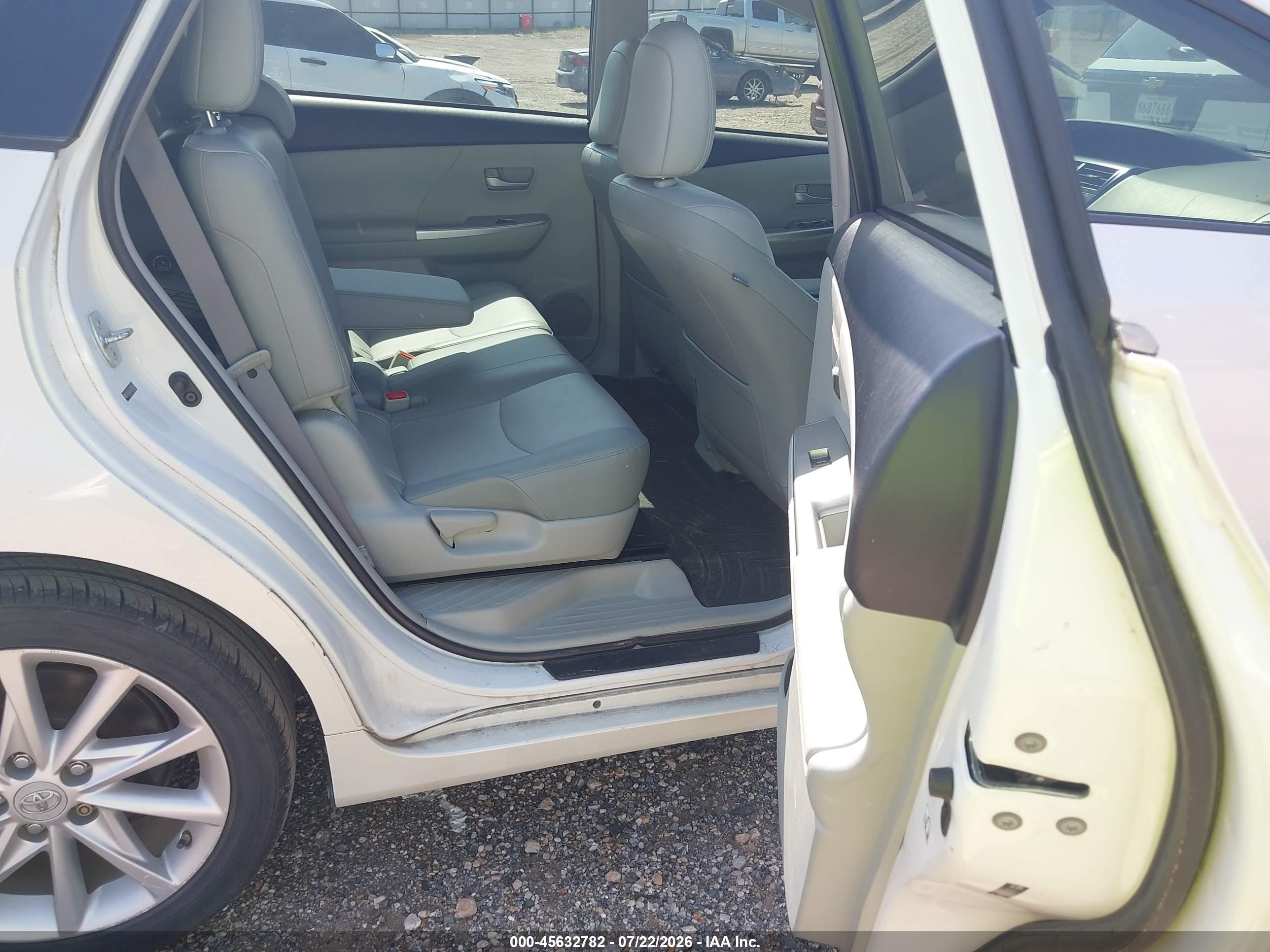 2012 Toyota Prius V Five White vin: JTDZN3EU0C3158475