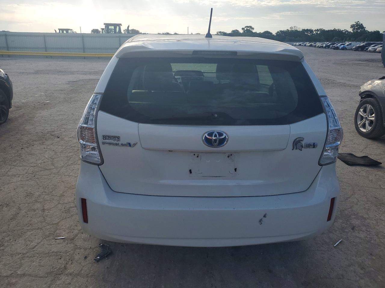 2012 Toyota Prius V Two White vin: JTDZN3EU0C3185319