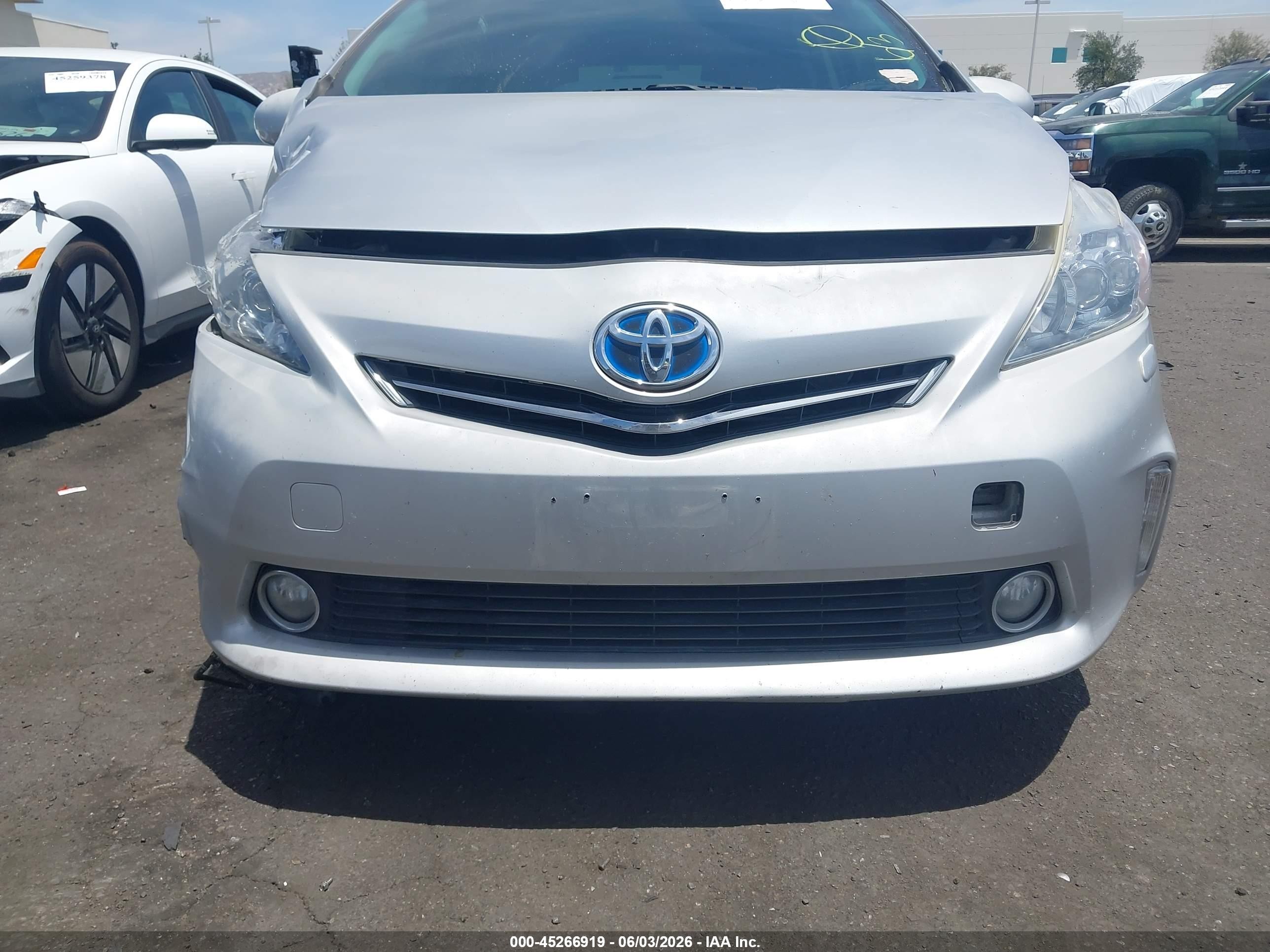2013 Toyota Prius V Five Silver vin: JTDZN3EU0D3265589