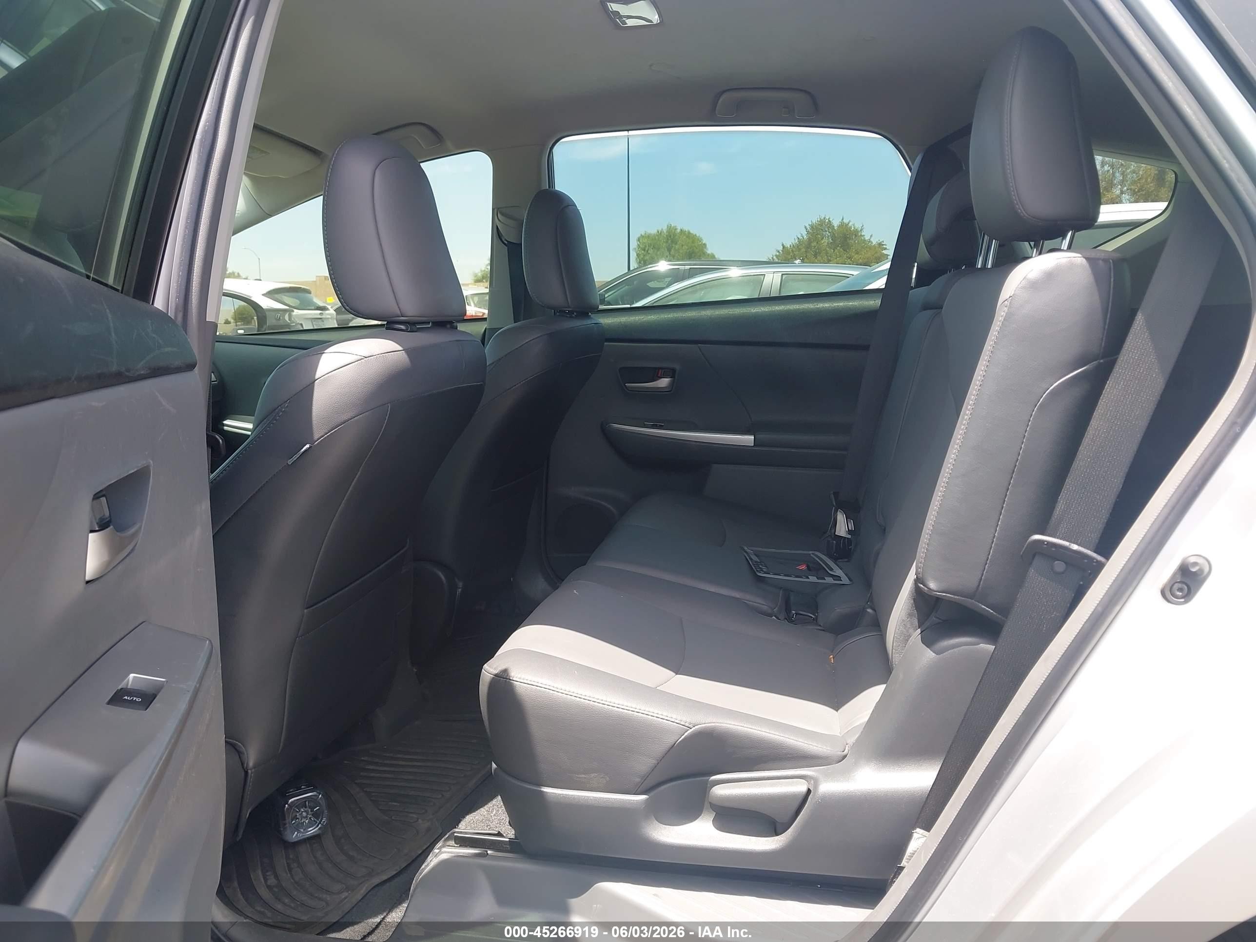 2013 Toyota Prius V Five Silver vin: JTDZN3EU0D3265589
