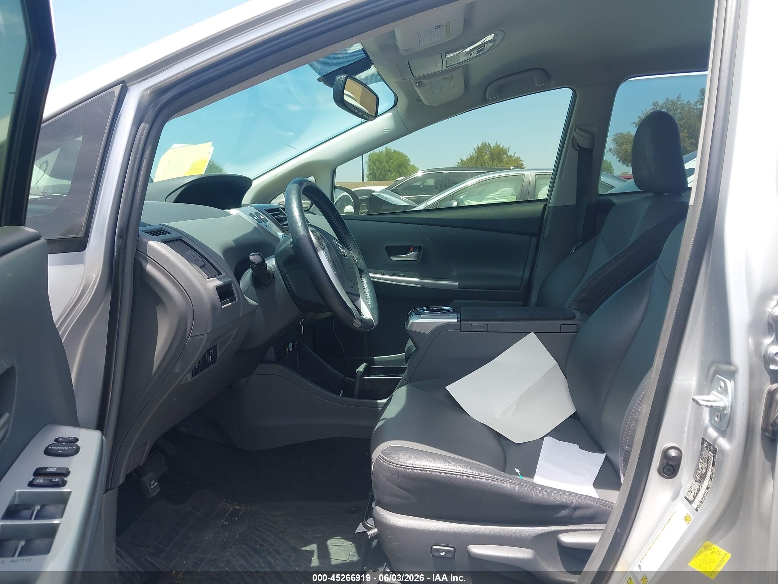 2013 Toyota Prius V Five Silver vin: JTDZN3EU0D3265589