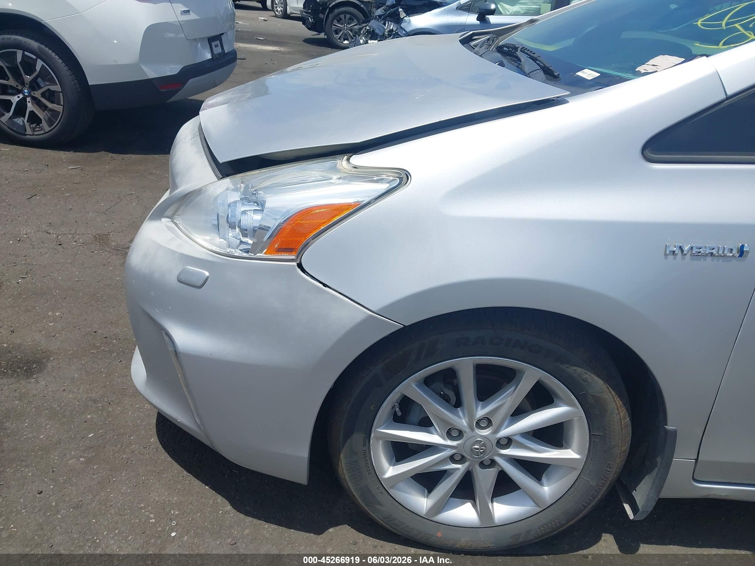 2013 Toyota Prius V Five Silver vin: JTDZN3EU0D3265589
