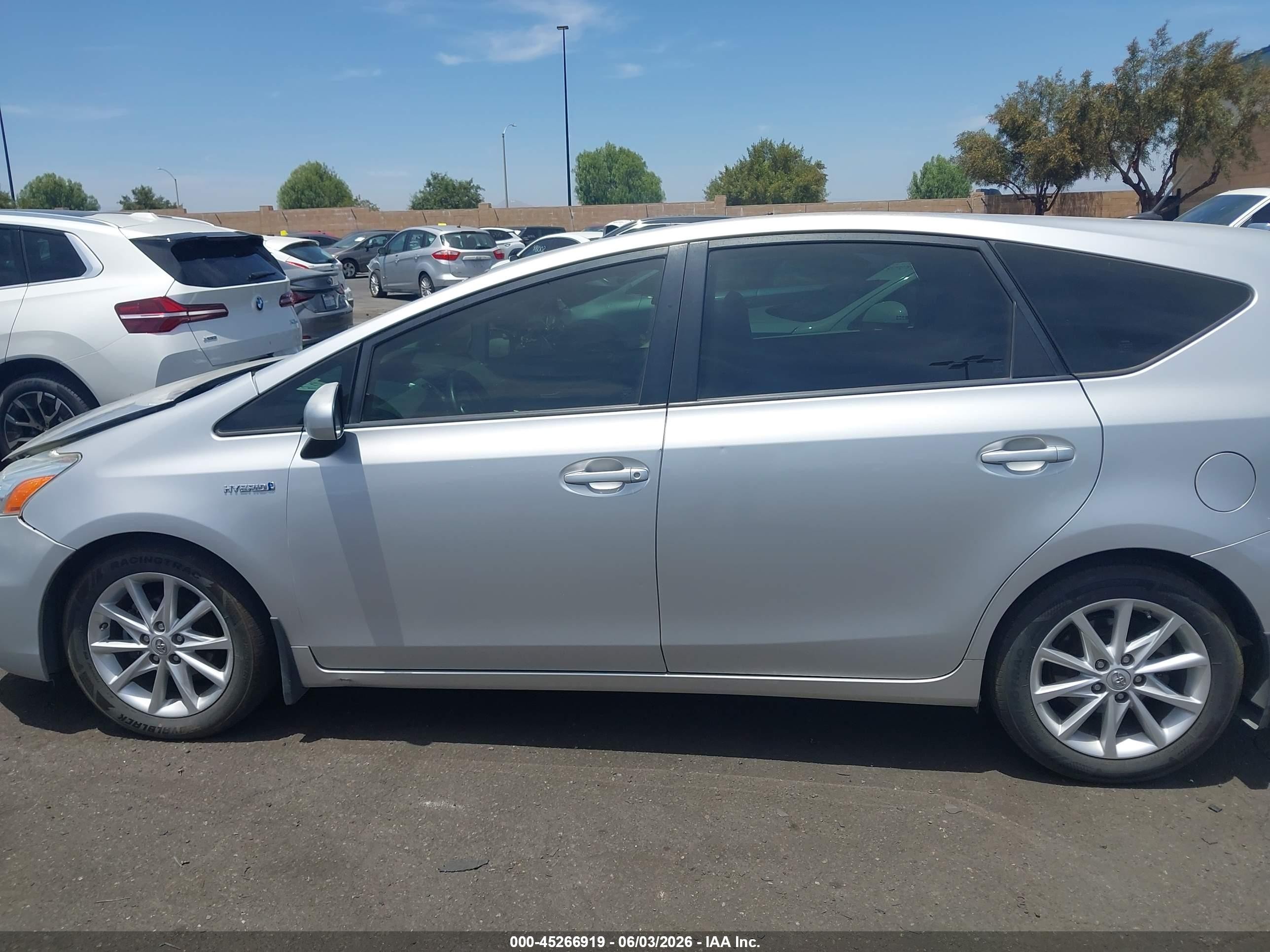 2013 Toyota Prius V Five Silver vin: JTDZN3EU0D3265589