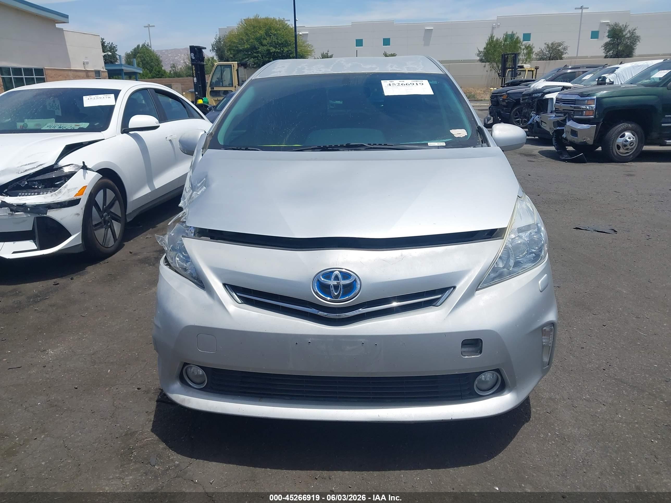 2013 Toyota Prius V Five Silver vin: JTDZN3EU0D3265589