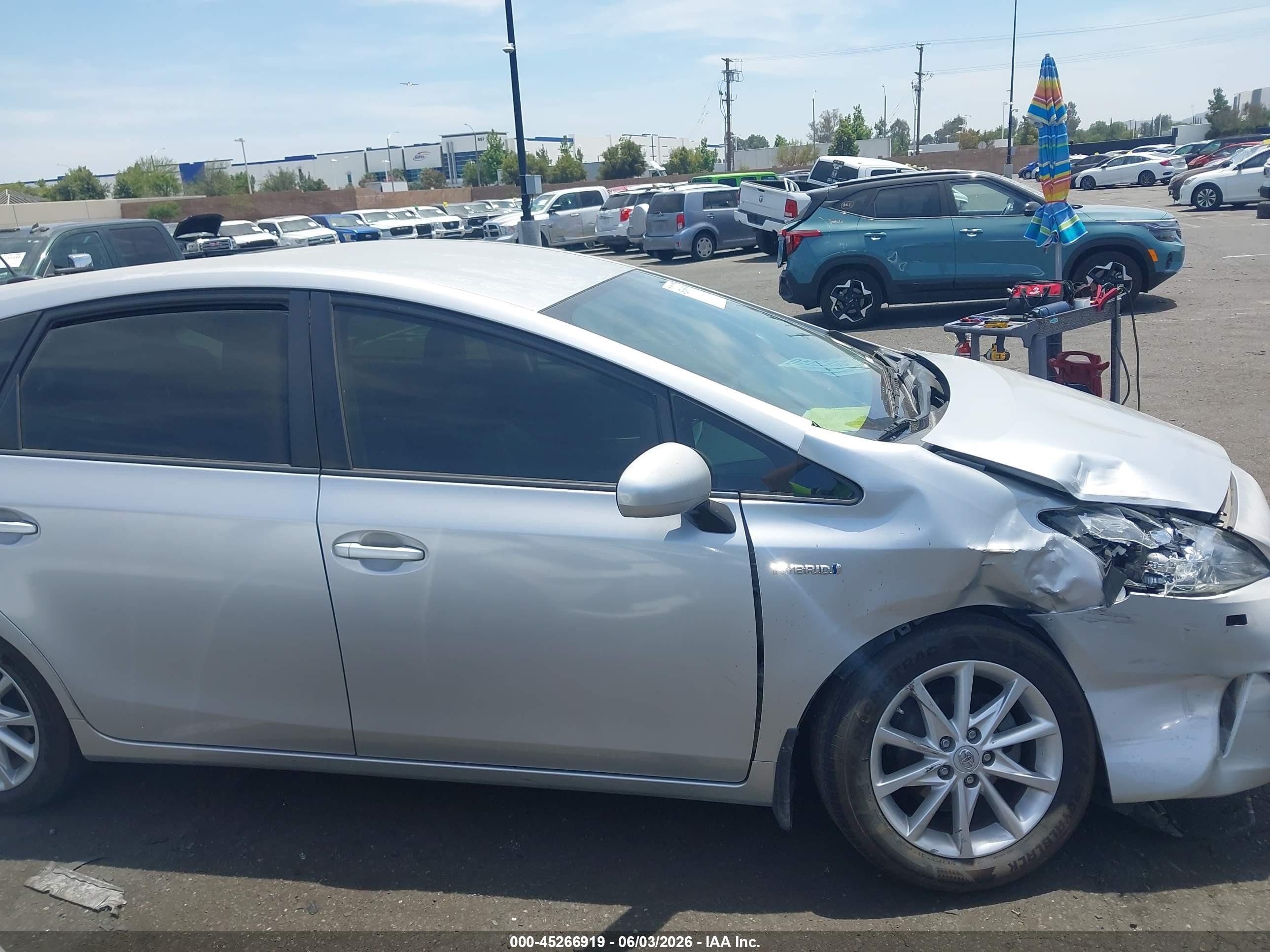 2013 Toyota Prius V Five Silver vin: JTDZN3EU0D3265589