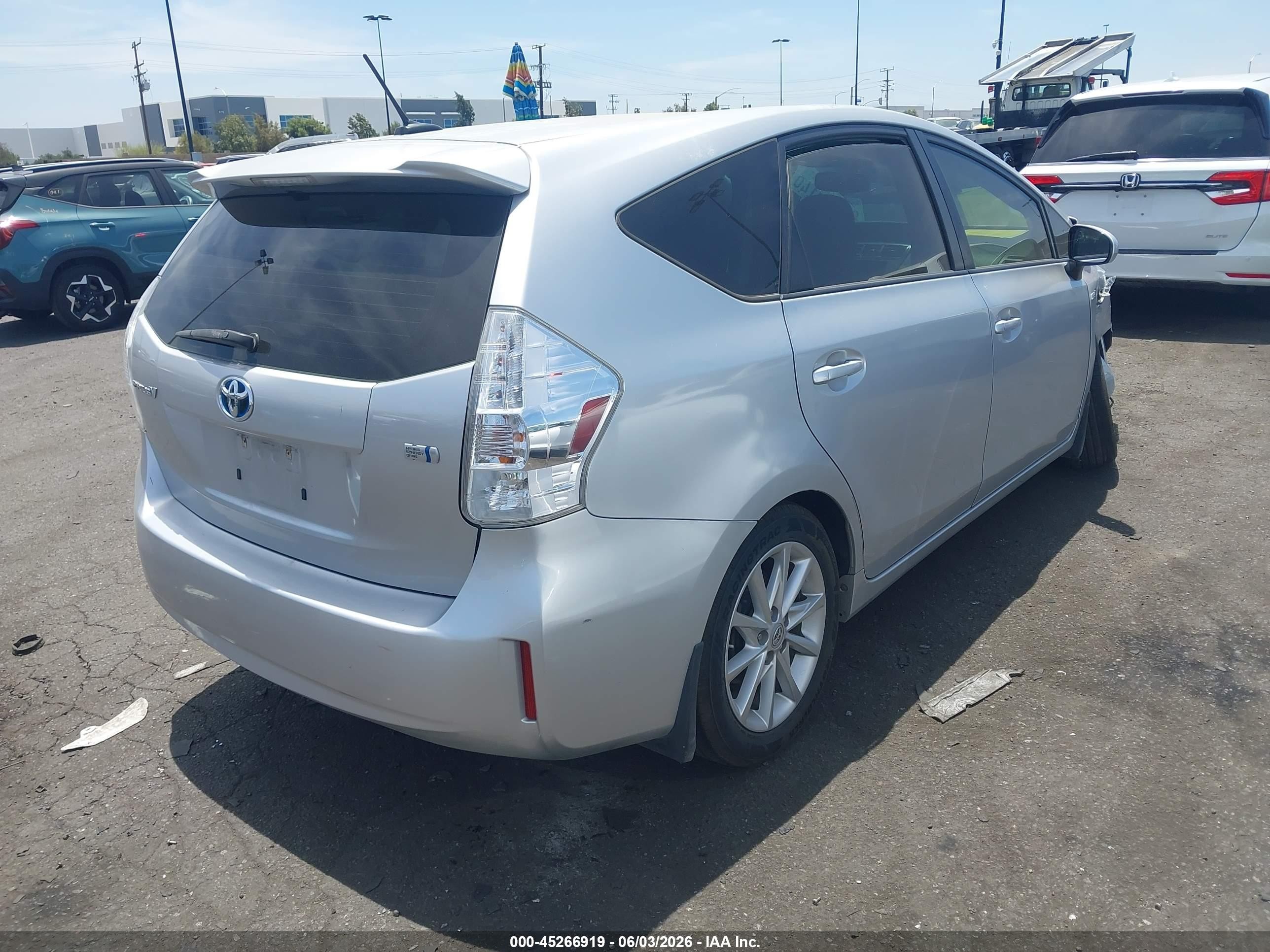 2013 Toyota Prius V Five Silver vin: JTDZN3EU0D3265589