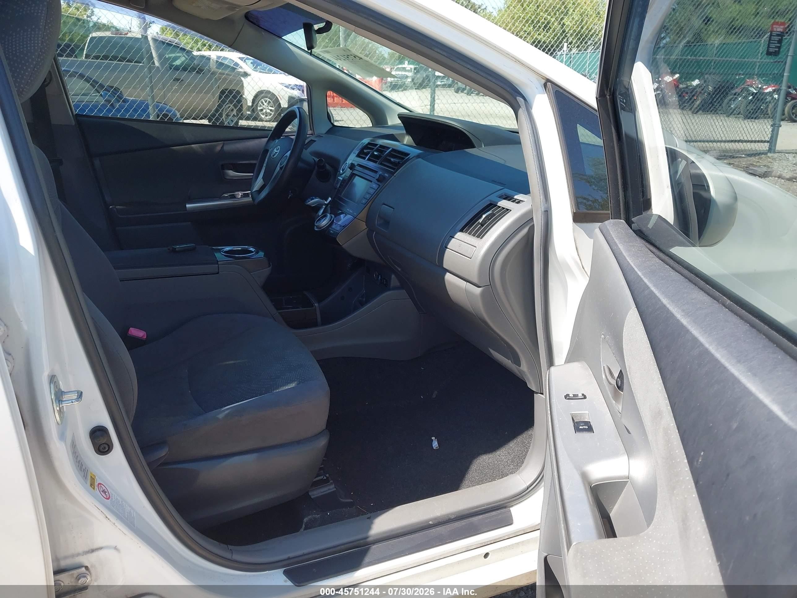 2013 Toyota Prius V Three White vin: JTDZN3EU0D3278293