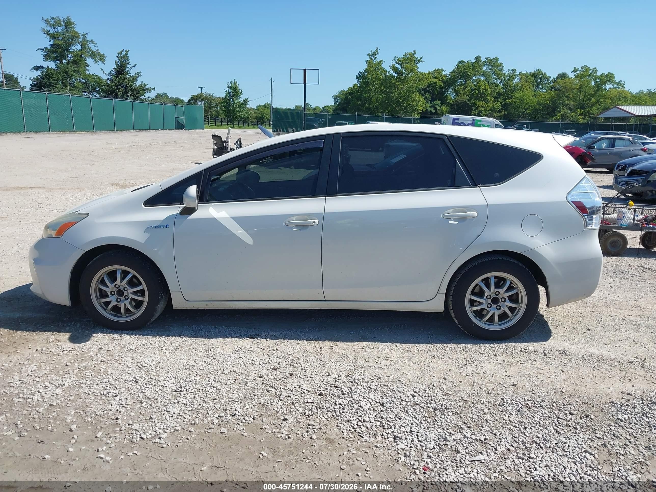 2013 Toyota Prius V Three White vin: JTDZN3EU0D3278293