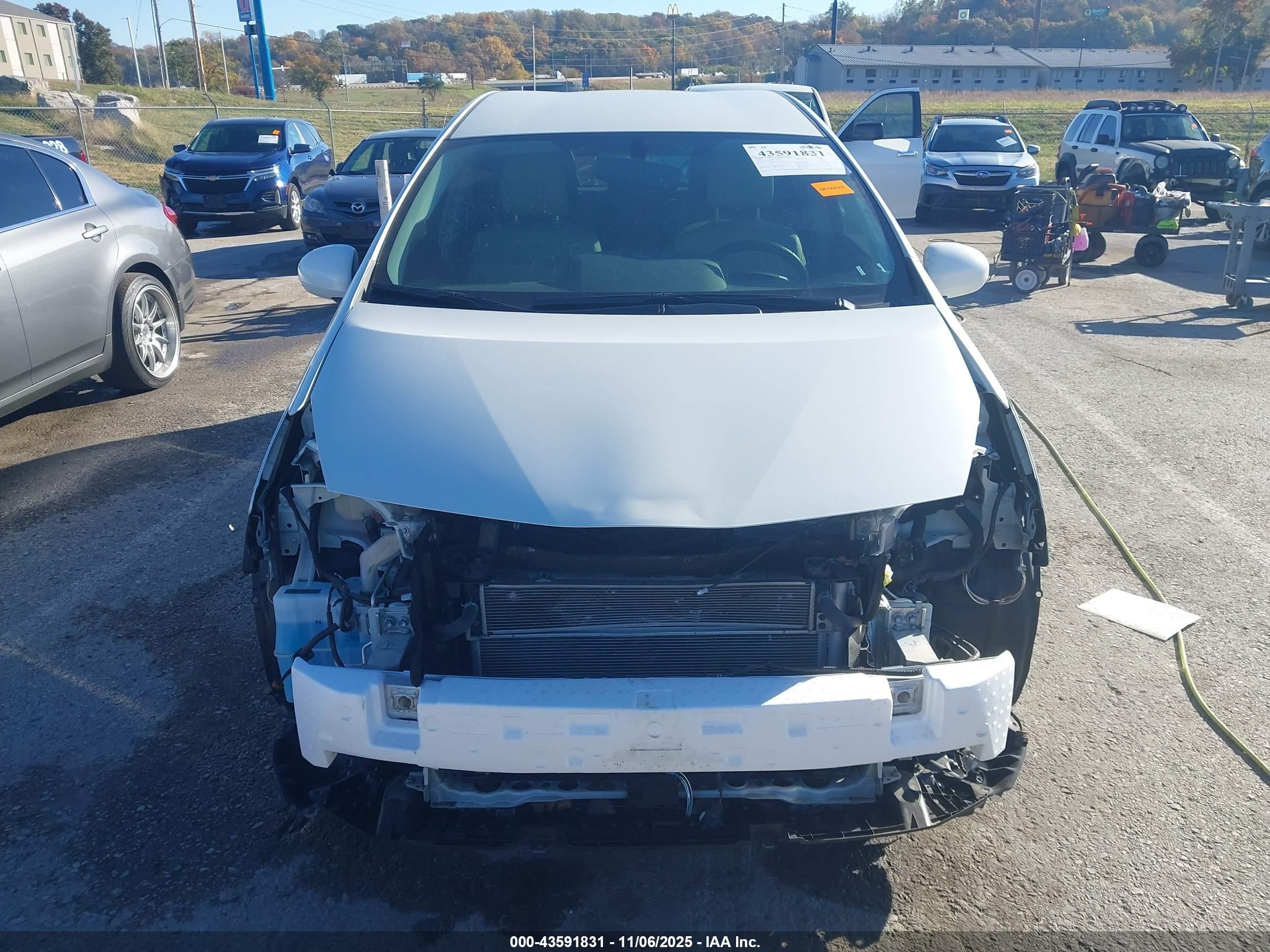 2014 Toyota Prius V Five White vin: JTDZN3EU0EJ014374
