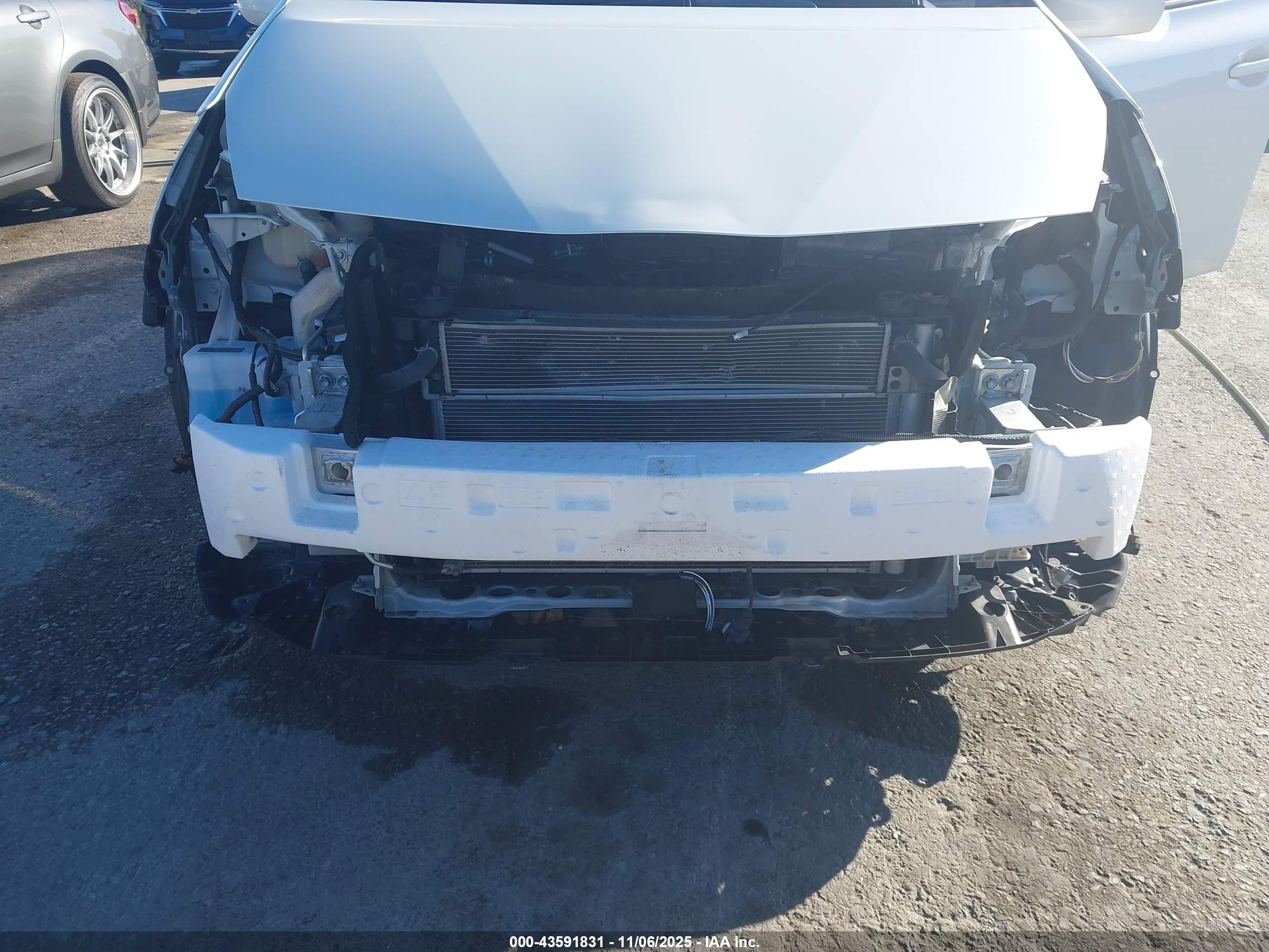 2014 Toyota Prius V Five White vin: JTDZN3EU0EJ014374