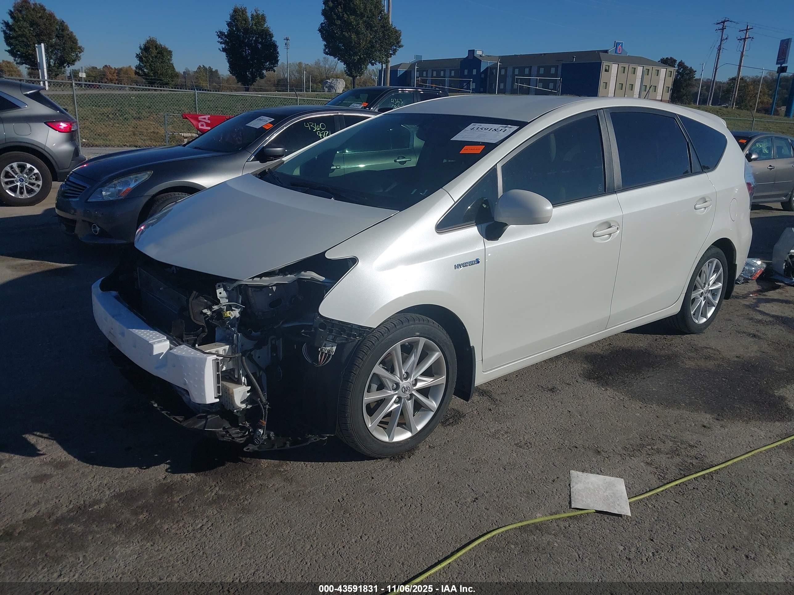 2014 Toyota Prius V Five White vin: JTDZN3EU0EJ014374