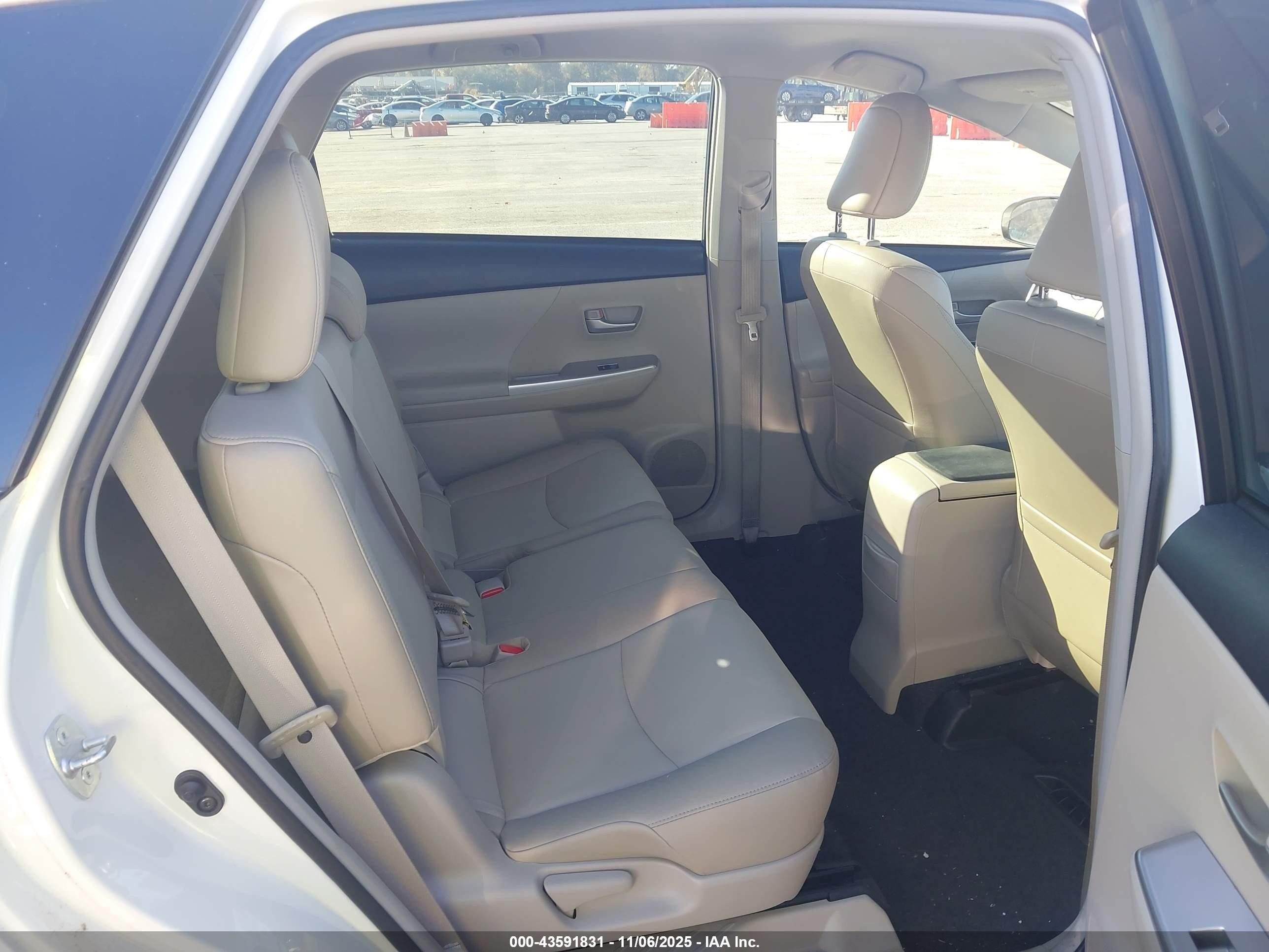 2014 Toyota Prius V Five White vin: JTDZN3EU0EJ014374