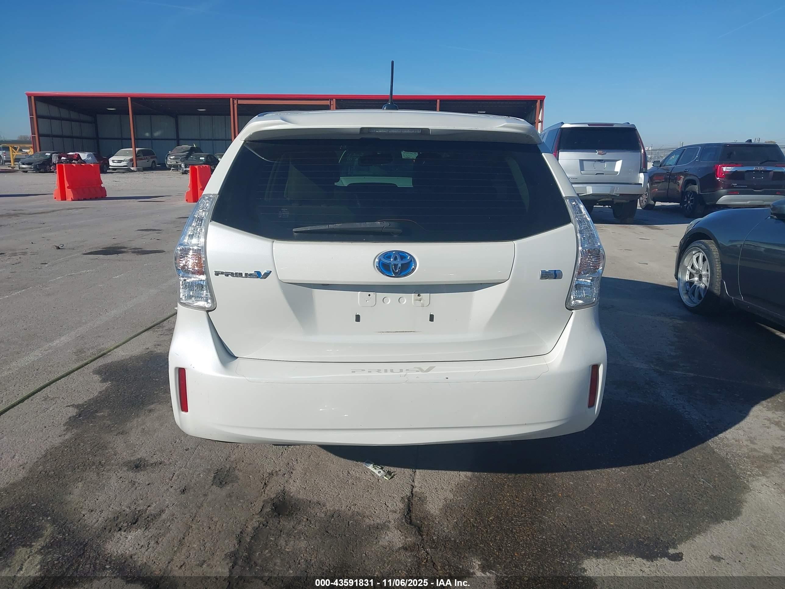 2014 Toyota Prius V Five White vin: JTDZN3EU0EJ014374