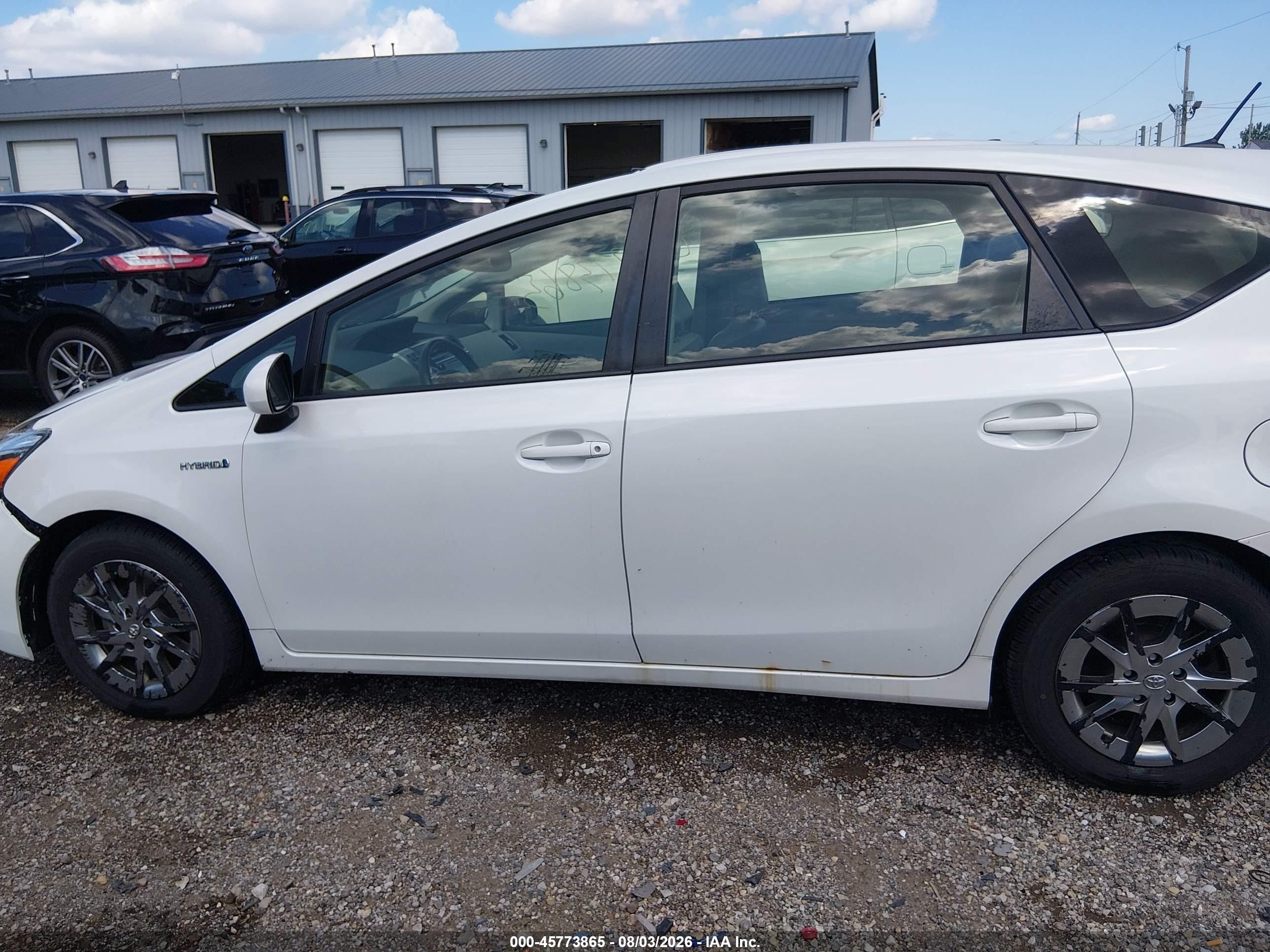 2015 Toyota Prius V Four White vin: JTDZN3EU0FJ020998