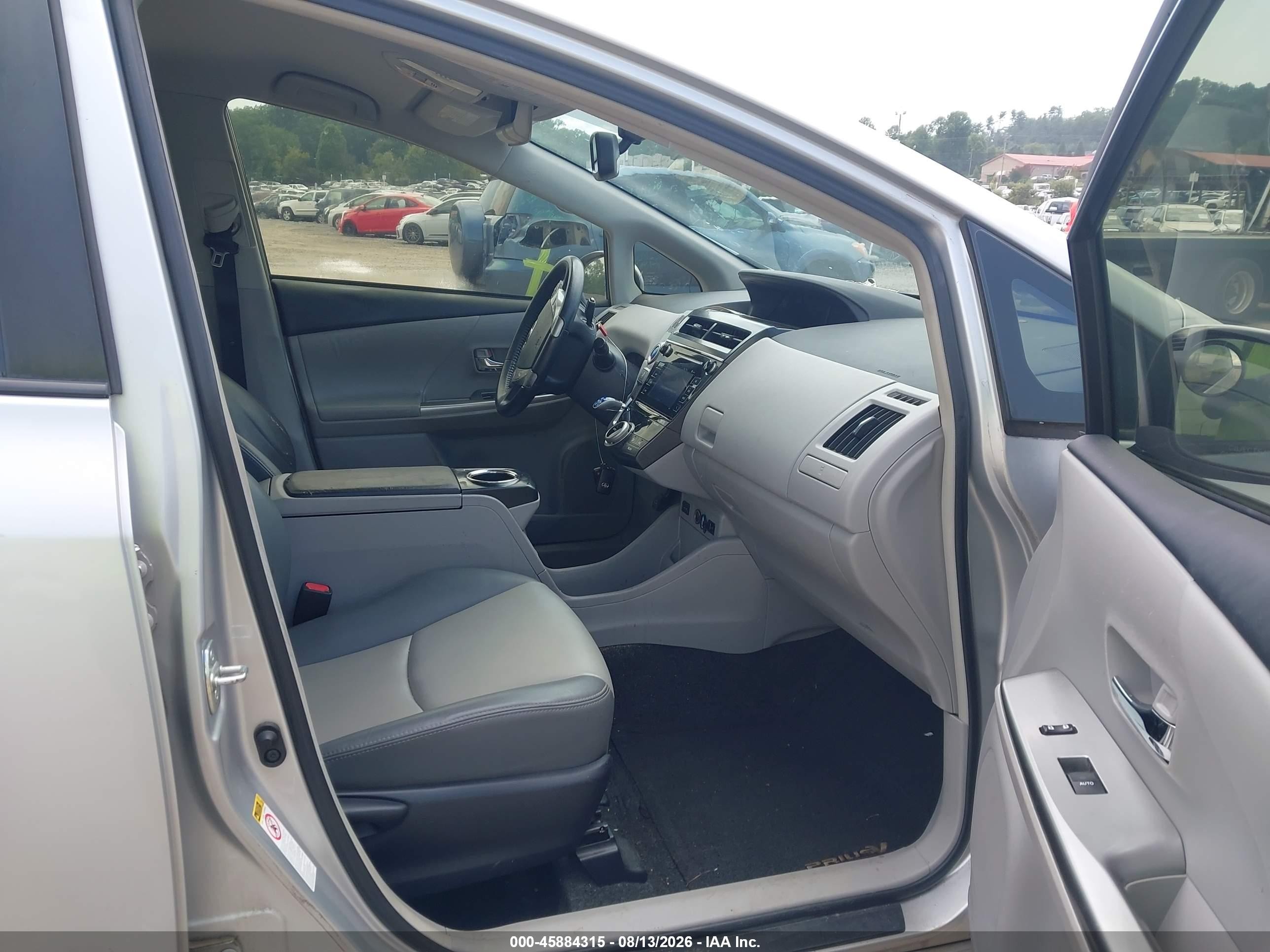 2015 Toyota Prius V Four Серебряный vin: JTDZN3EU0FJ021116