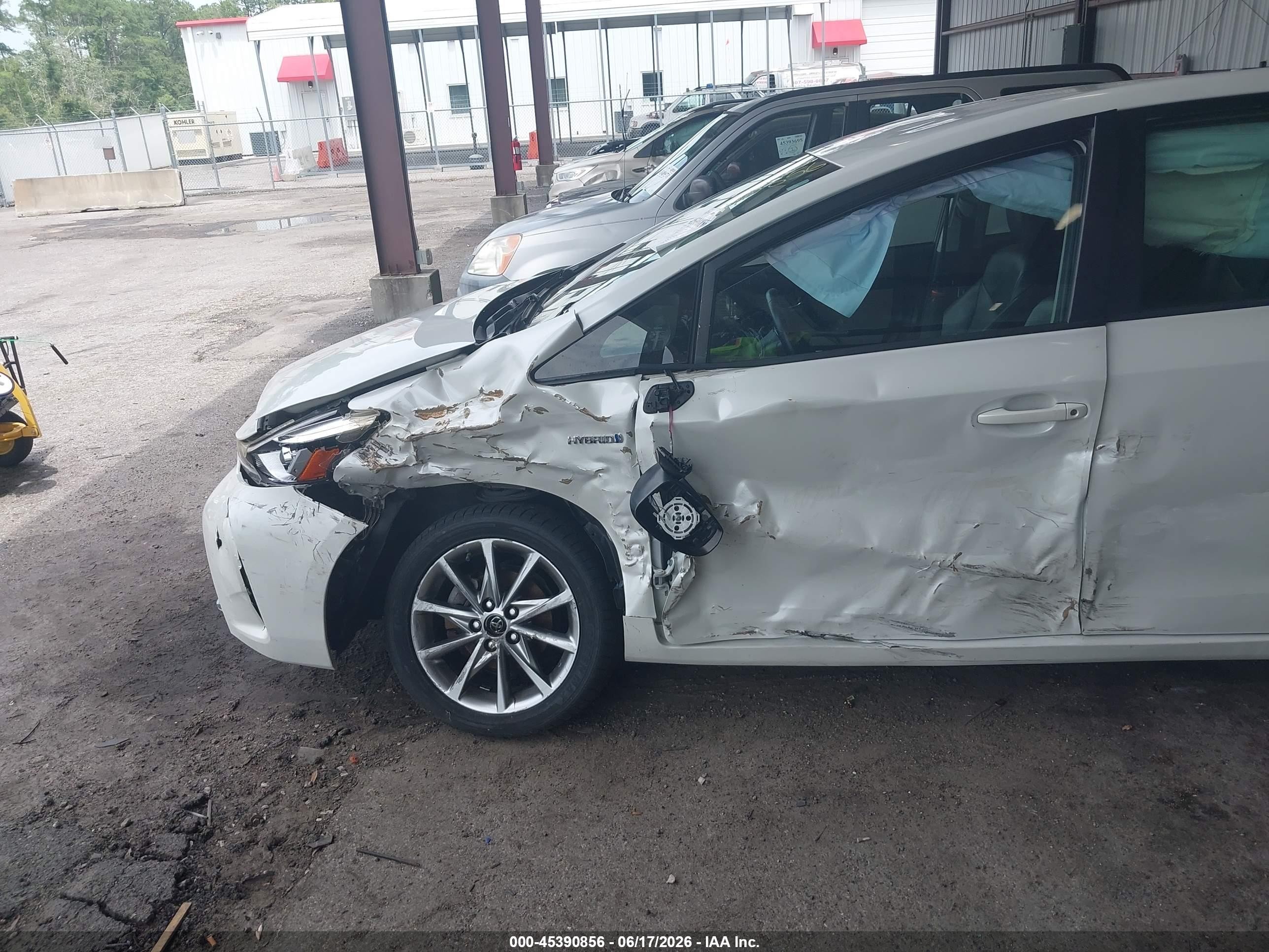 2015 Toyota Prius V Five White vin: JTDZN3EU0FJ025408