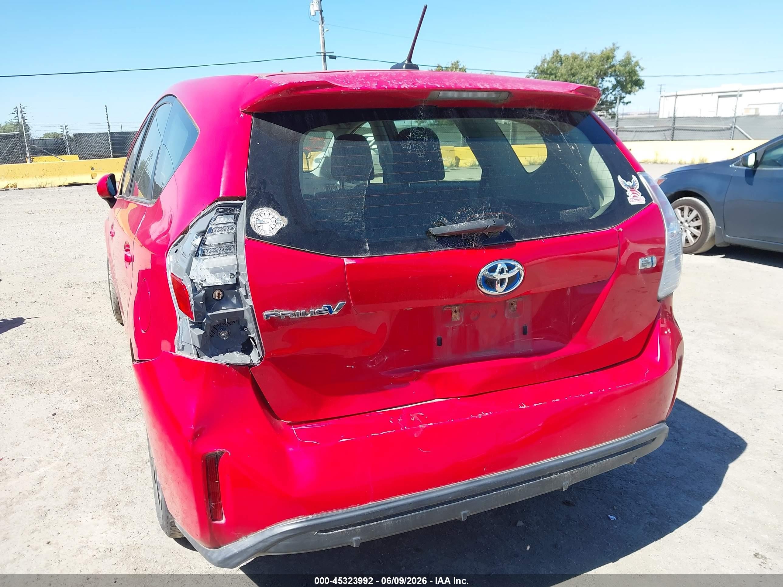 2015 Toyota Prius V Three Красный vin: JTDZN3EU0FJ030480
